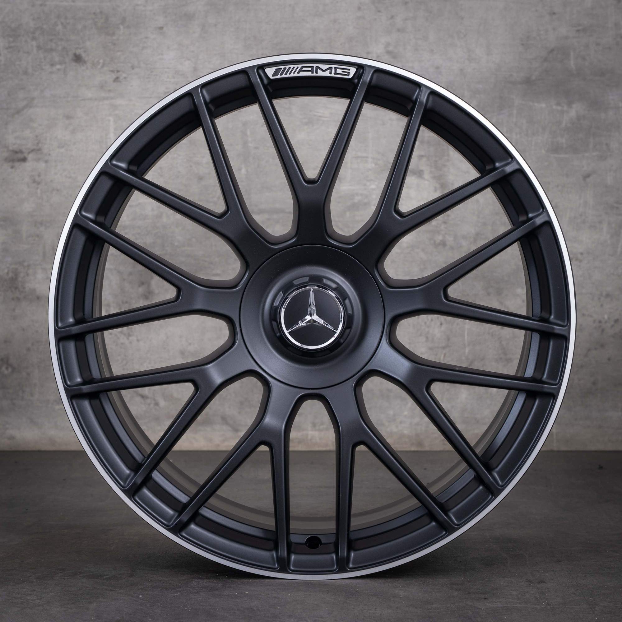 Alkuperäiset Mercedes-Benz C-sarjan C63 & S AMG -vanteet 19 tuumaa W205 S205 A2054011700 A2054011800 mattamusta diamond cut