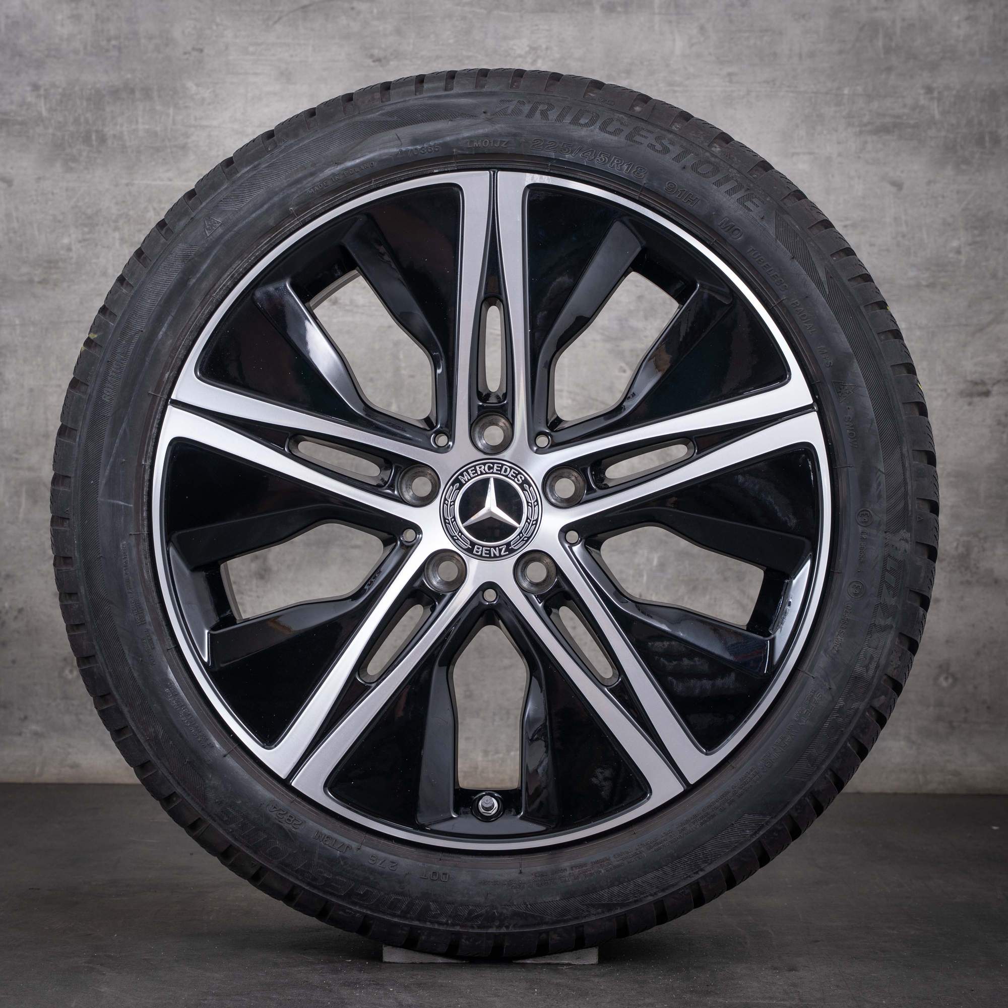 Pneus de inverno originais Mercedes-Benz Classe A, B e CLA 18 polegadas W177 V177 W247 C118 X118 A1774010500, pretas com acabamento diamantado