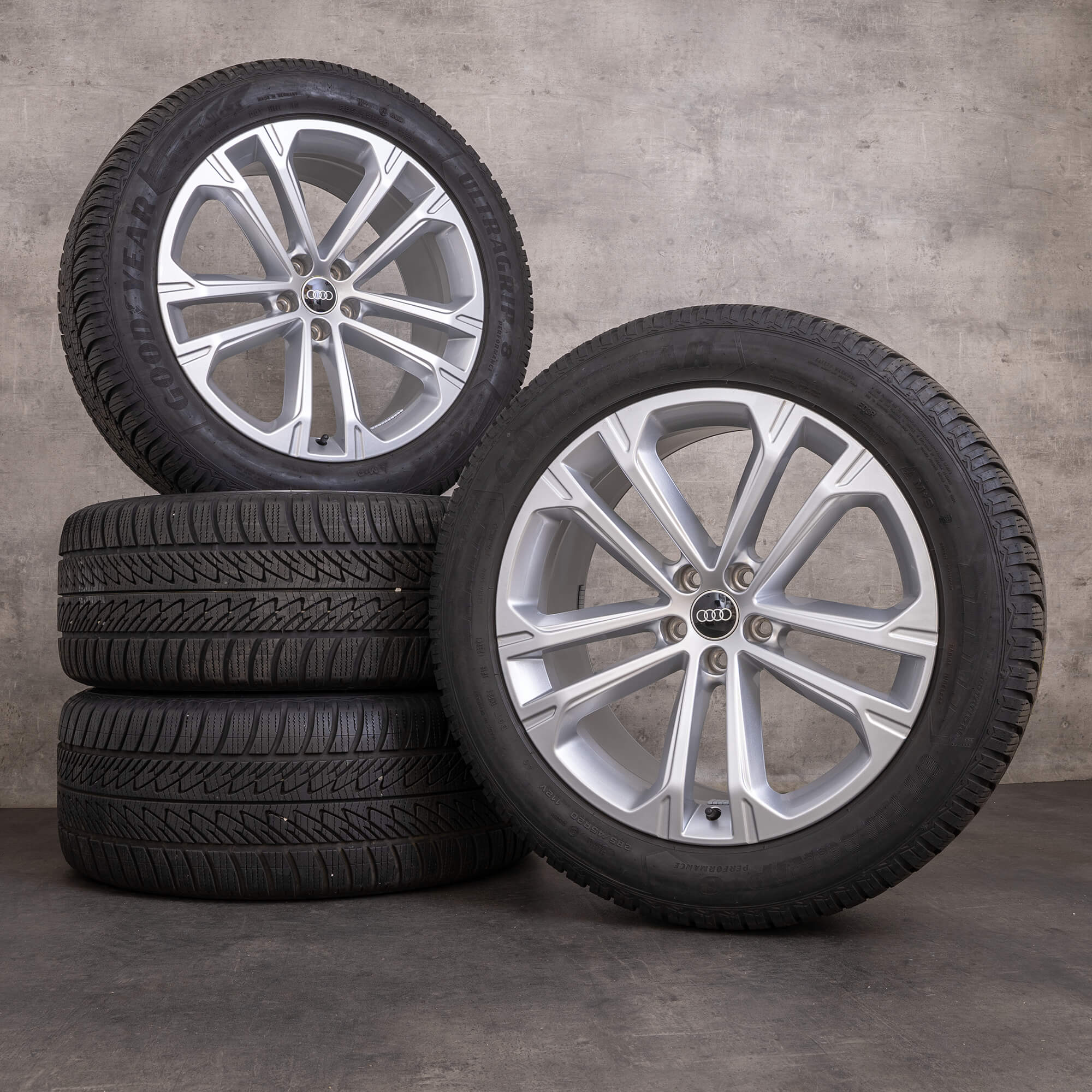 Oryginalne koła zimowe Audi Q7 SQ7 facelift 20 cali 4M felgi 4M0601025DT srebrne