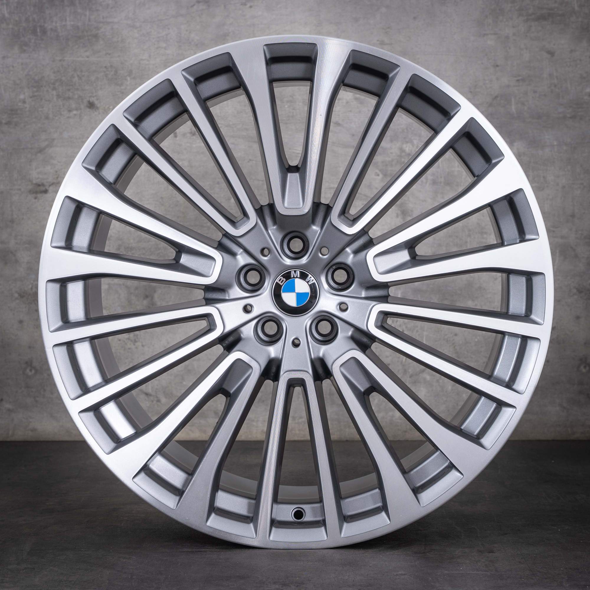 Originale BMW X7-felger 22 tommer G07 Styling 757 6885144 6885463 ferric grey frontpolert