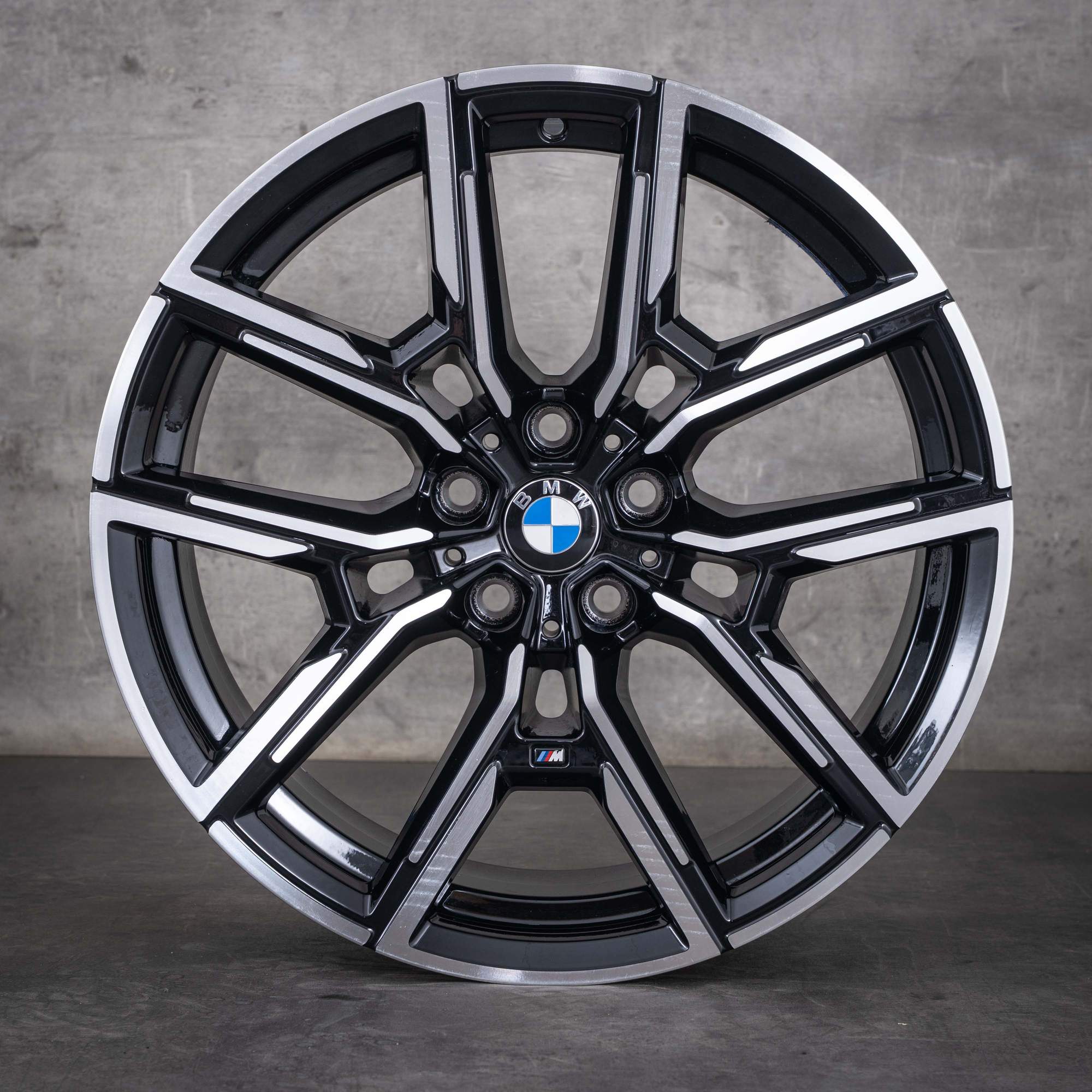Oryginalne felgi BMW serii 4 i4 19 cali G26 Gran Coupe Styling 859 M 8747304 8747305 czarne, Polerowane na wysoki połysk