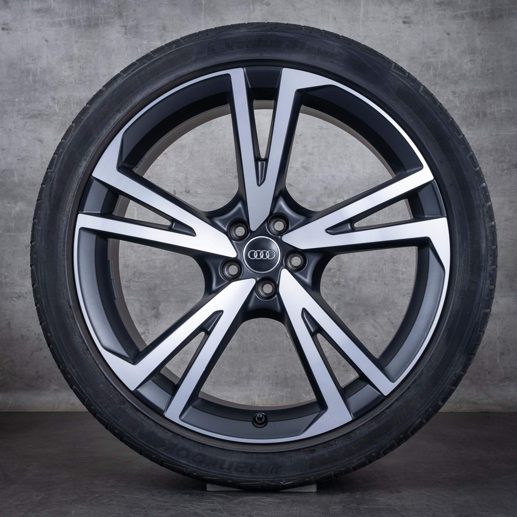 Oryginalne felgi Audi Q7 SQ7 22 cale 4M letnie koła Falx Design 4M0601025BT czarny mat Polerowane