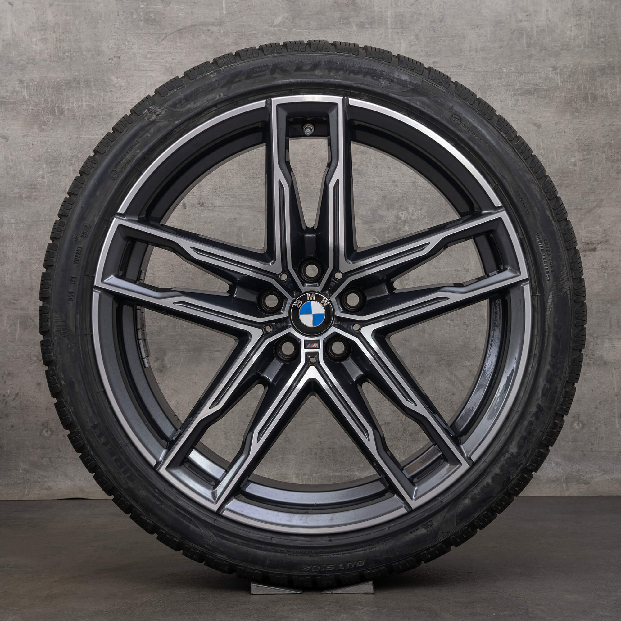OEM BMW M5 F90 M8 F91 F92 F93 rims 20 inch 810 M winter tires 8089562