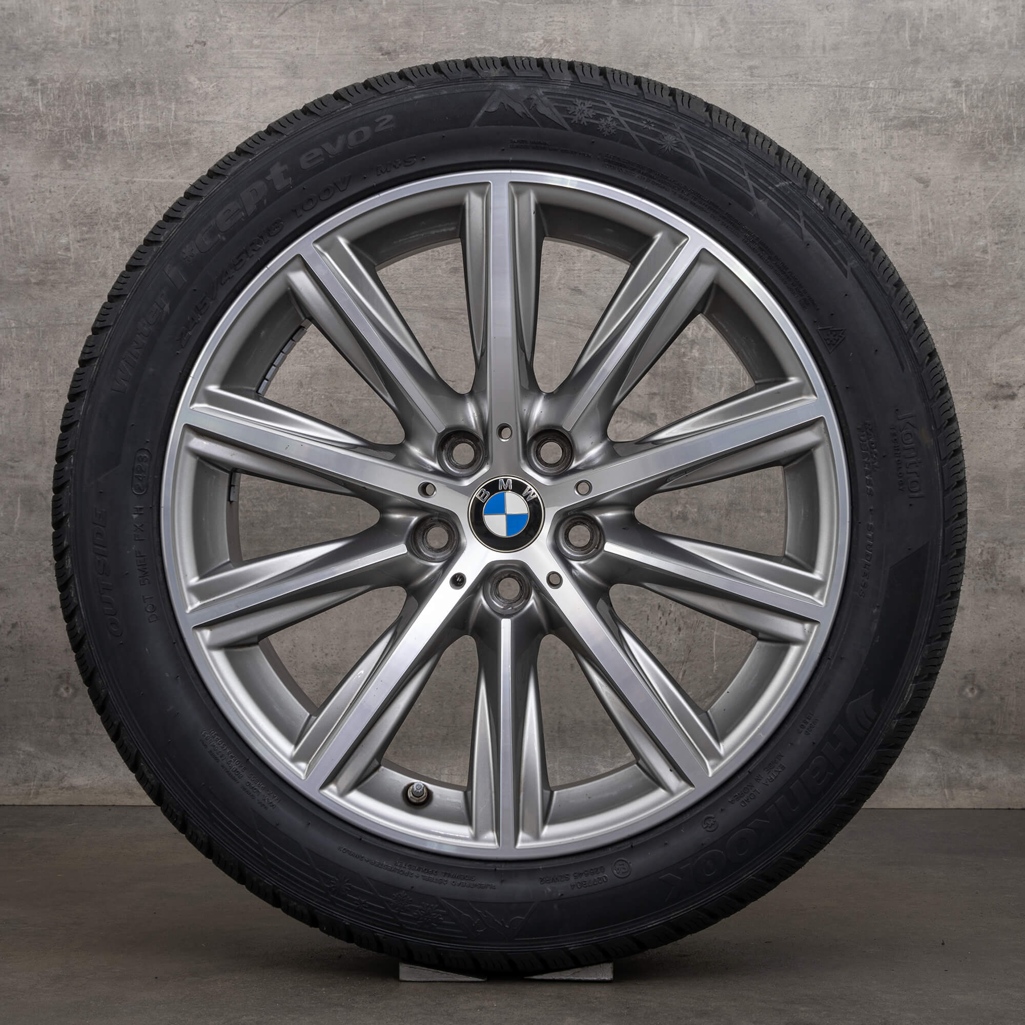 Jantes hiver d'origine BMW Série 5 18 pouces G30 G31 style 684 6874441 gris ferrique poli avant