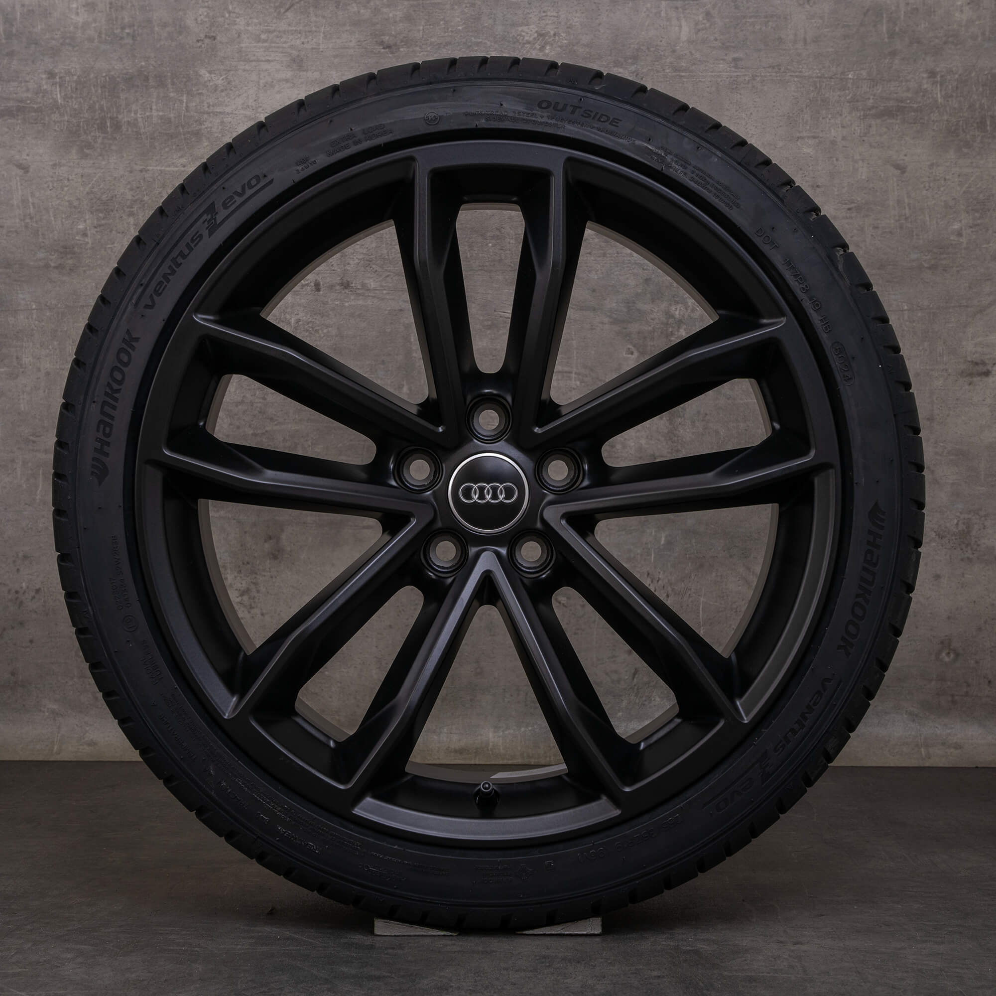 Alkuperäiset Audi A5 S5 talvirenkaat 19 tuuman F5 8W B9 vanteet 8W0601025DF Cavo Design musta matta