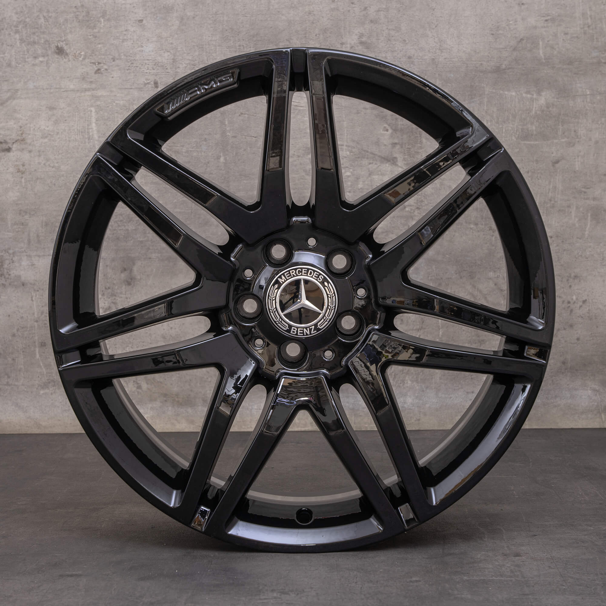 Originální disky Mercedes Benz třídy E AMG 19 palců C207 A207 A2124014702 černé lesklé