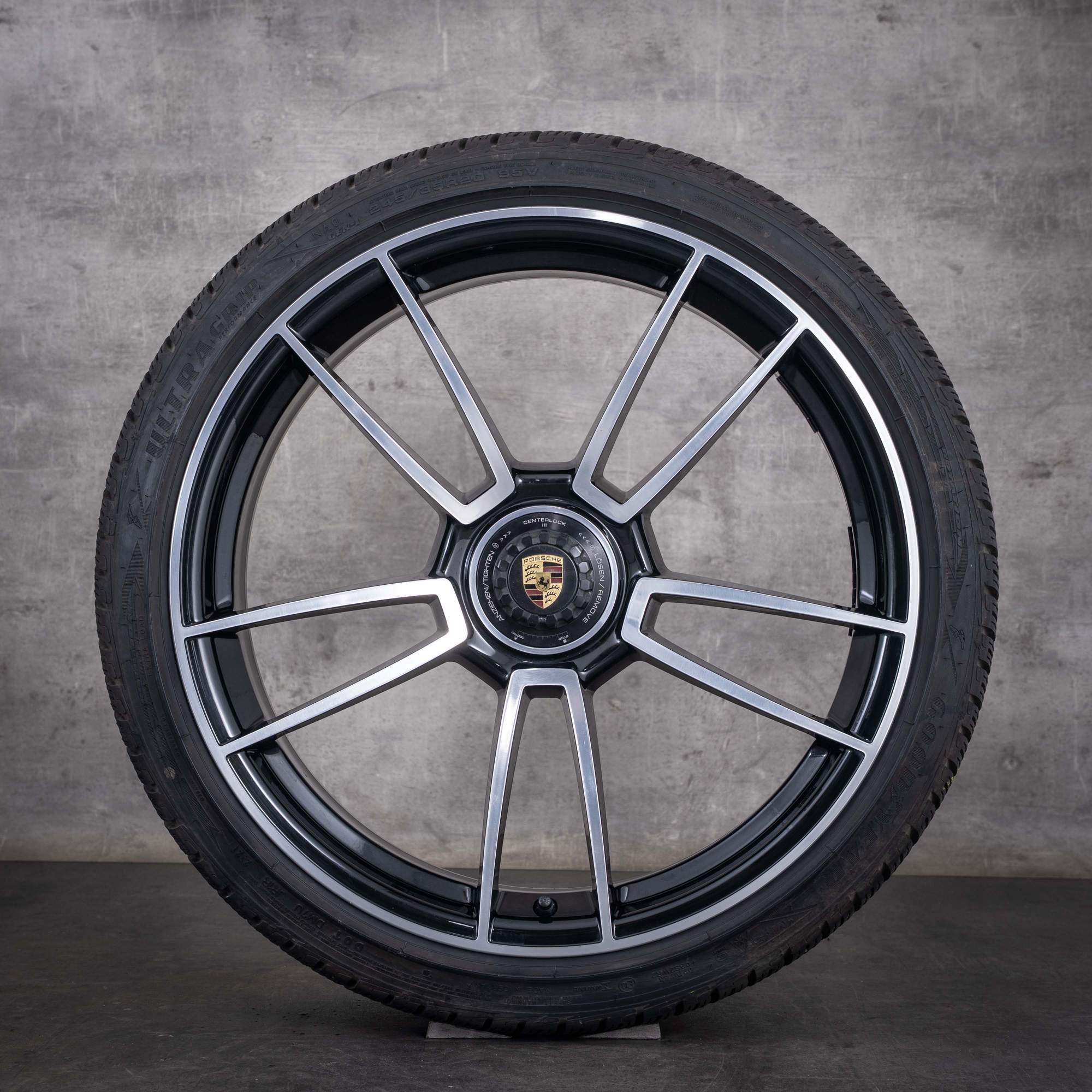 Original Porsche 992 I Winterräder 20 21 Zoll Turbo S Felgen 992601025AB 992601025AC schwarz front glanzgedreht
