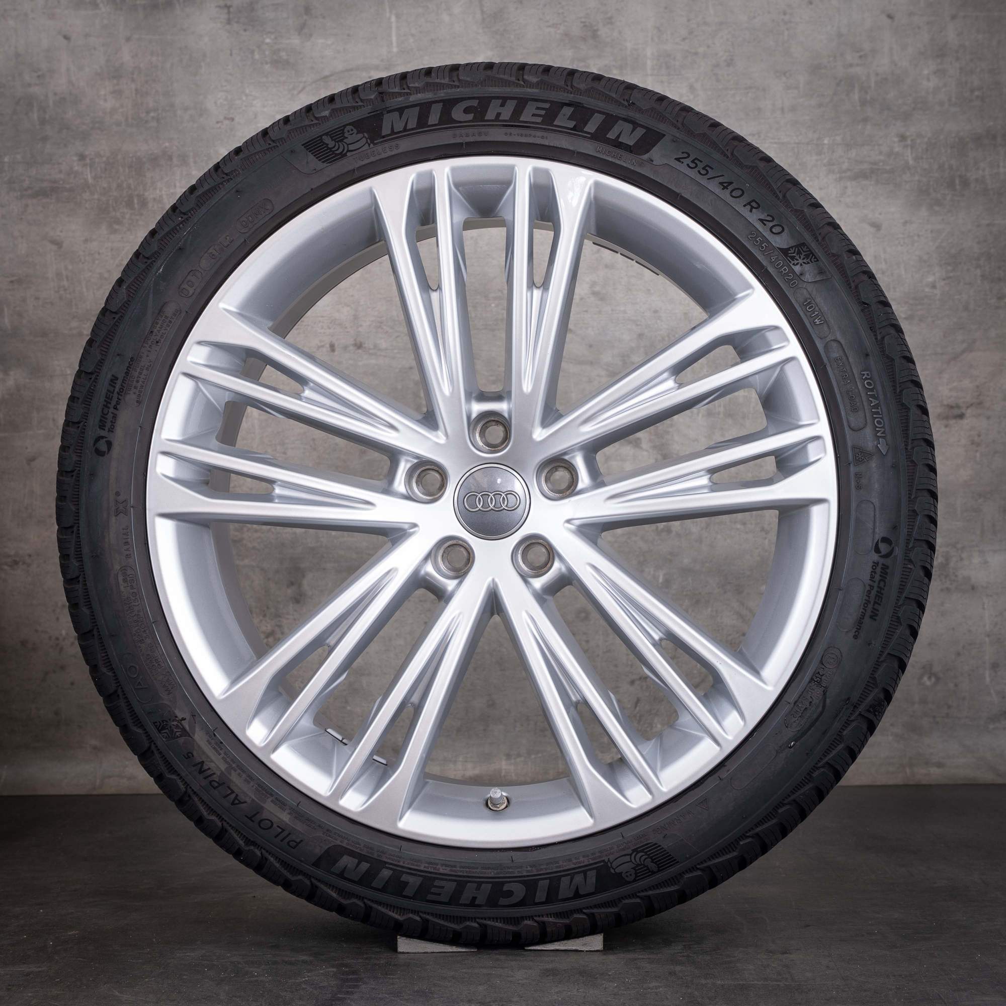 Originele Audi A7 S7 winterbanden op velg 20 inch 4K C8 velgen 4K8601025F glanzend zilver - wiel 3 van 4