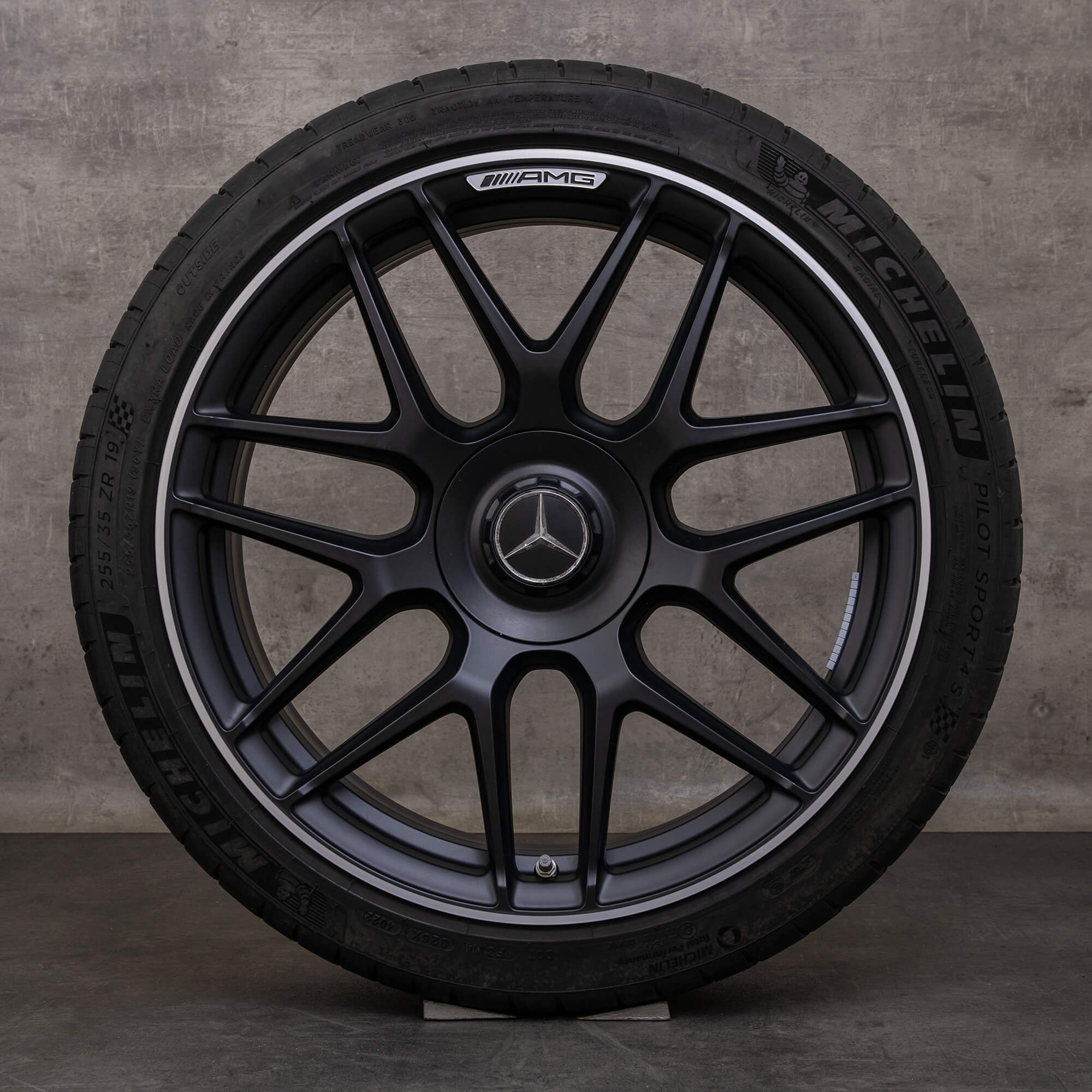 Oryginalne koła zimowe Mercedes Benz CLA 45 & S AMG 19 cali C118 X118 Felgi A1774012400 czarny mat Polerowane