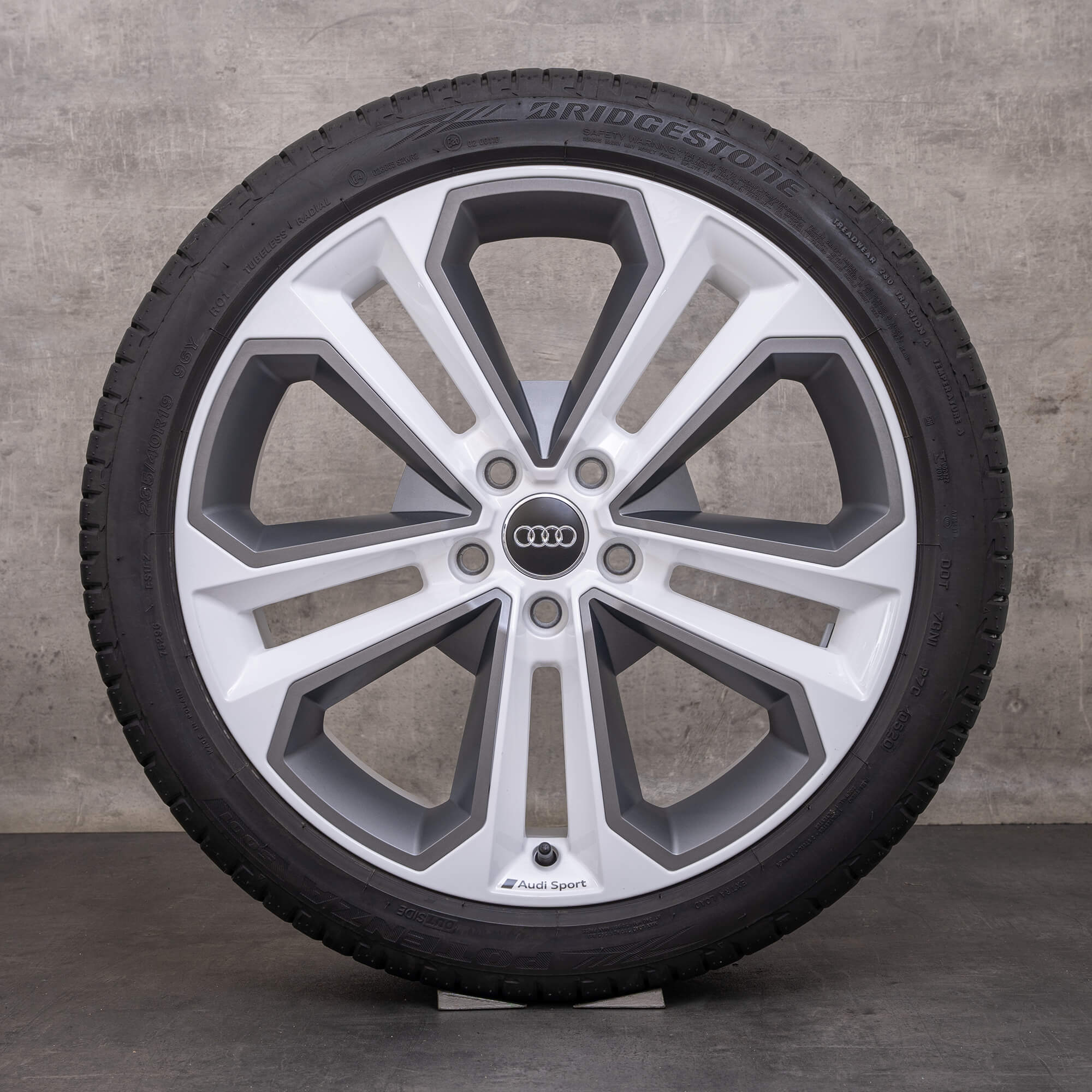 Alkuperäiset Audi Q2 SQ2 vanteet 19 tuuman GA kesäpyörät valkoinen hopea kevytmetallivanteet 81A601025AF