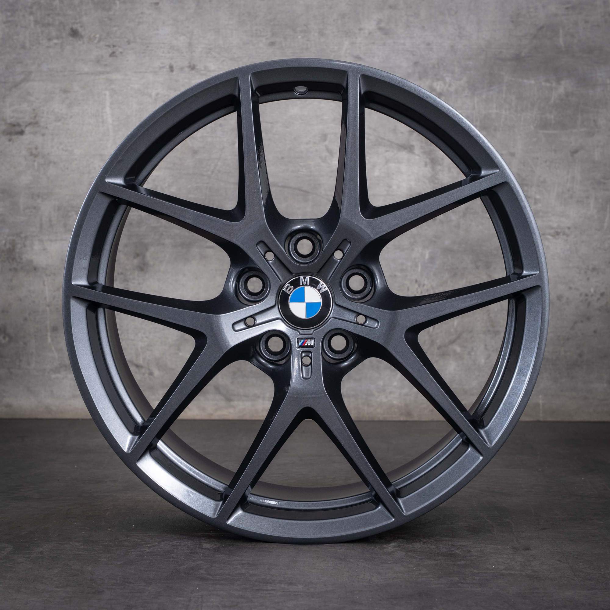 Oryginalne felgi BMW serii 1 i Seria 2 18 cali F40 F44 Gran Coupé stylizacja 554 M 8092353 kolor orbitgrey