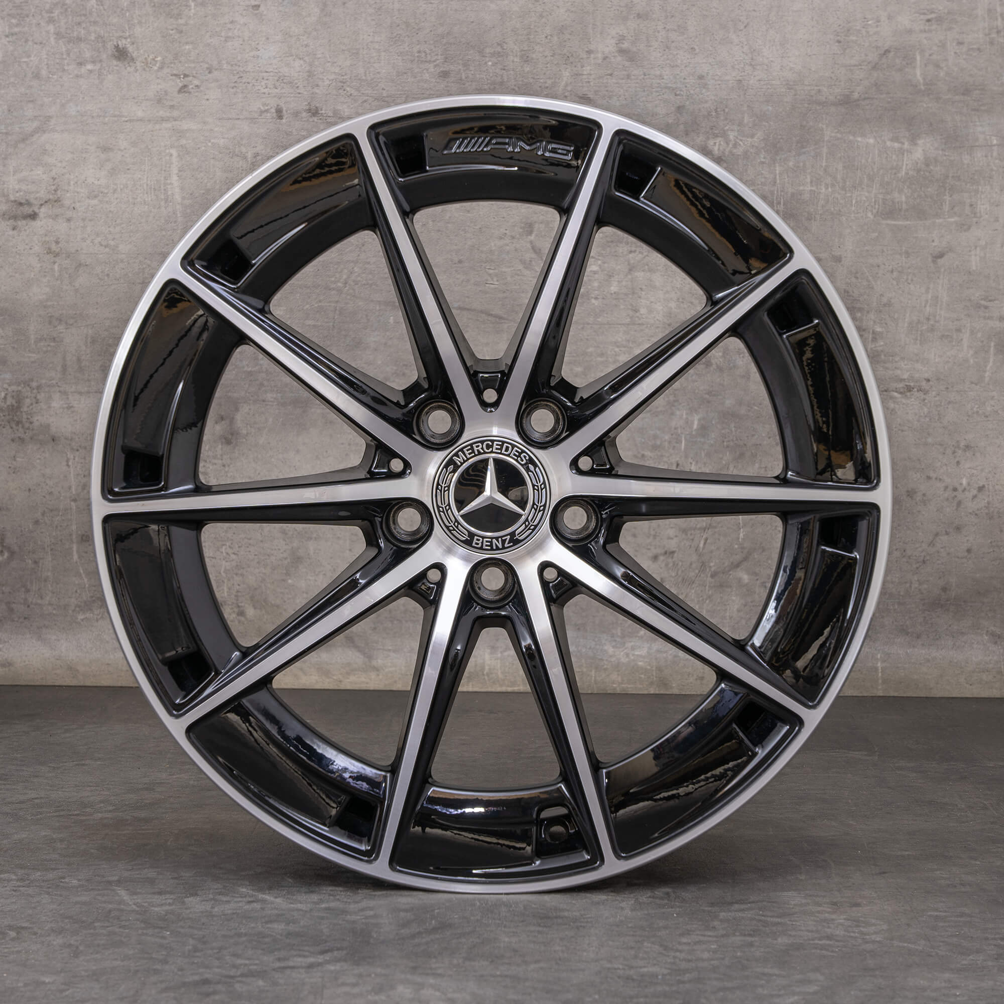 Alkuperäiset Mercedes Benz CLA 35 AMG vanteet 18 tuuman C118 A1184010500 musta kiillotettu.