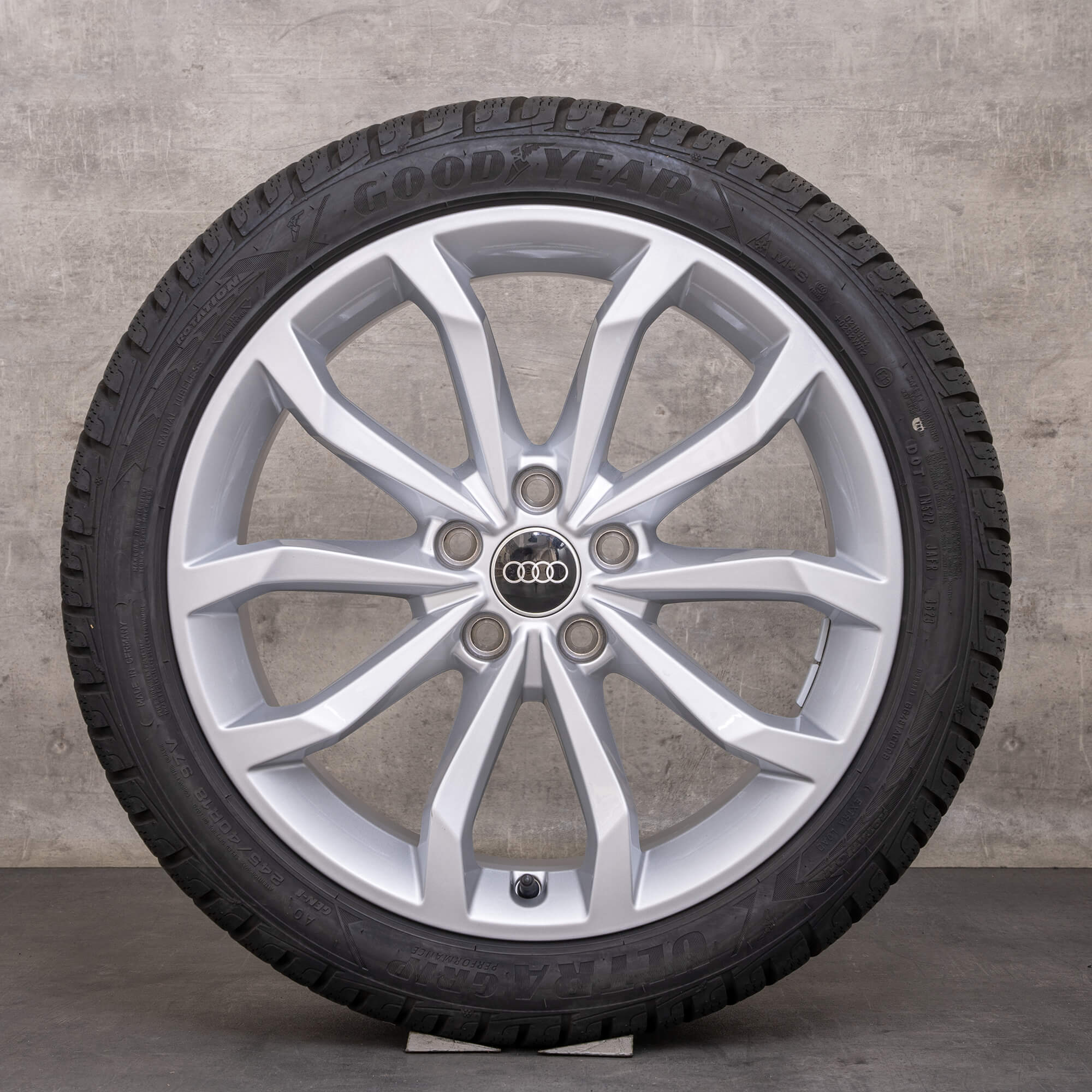 OEM Audi A4 S4 winter wheels 18 inch 8W B9 rims 8W0601025H silver