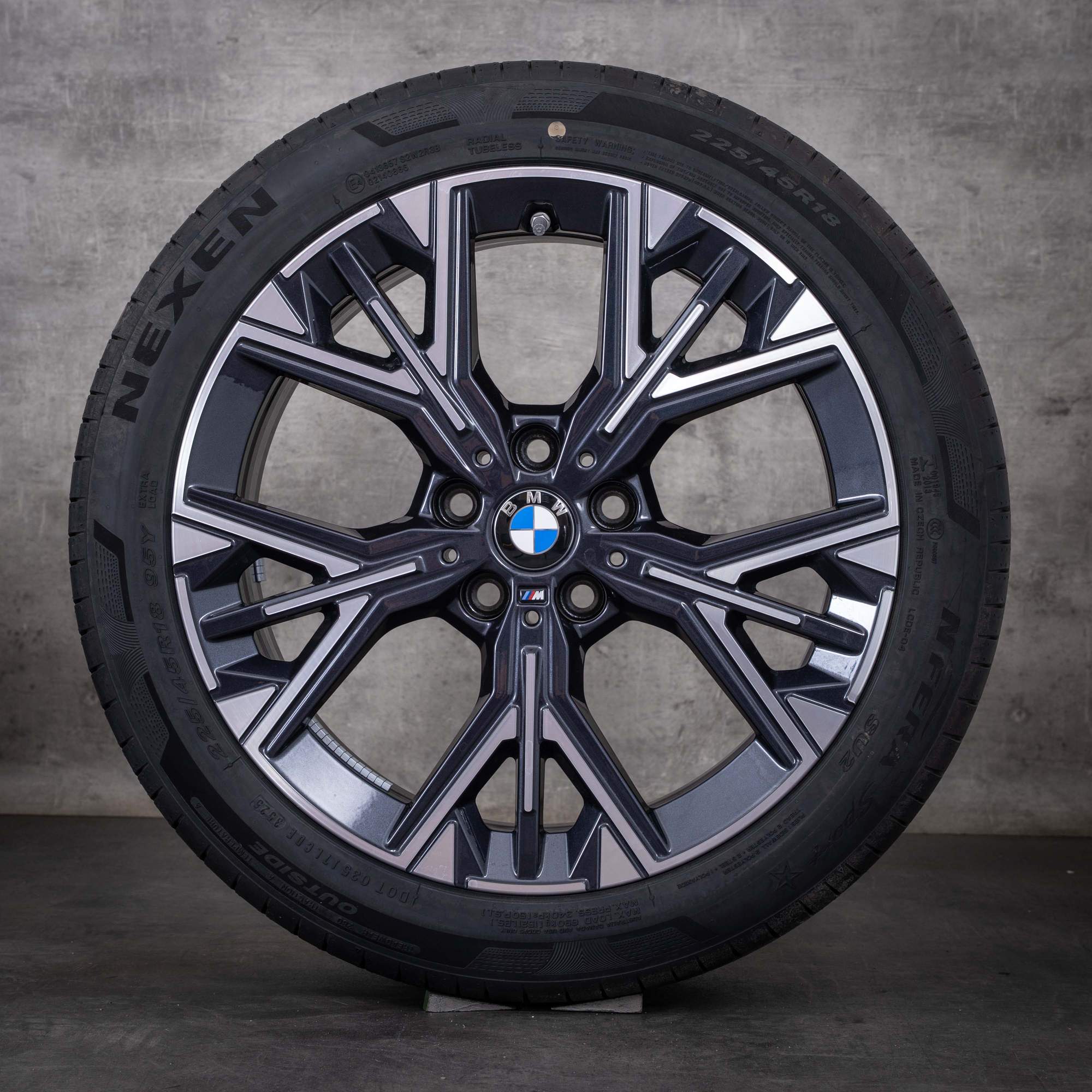 Pneus de inverno originais BMW Série 1 Série 2 18 polegadas F70 F74 Gran Coupe estilo 975 5A35E68 cinzentas com acabamento diamantado