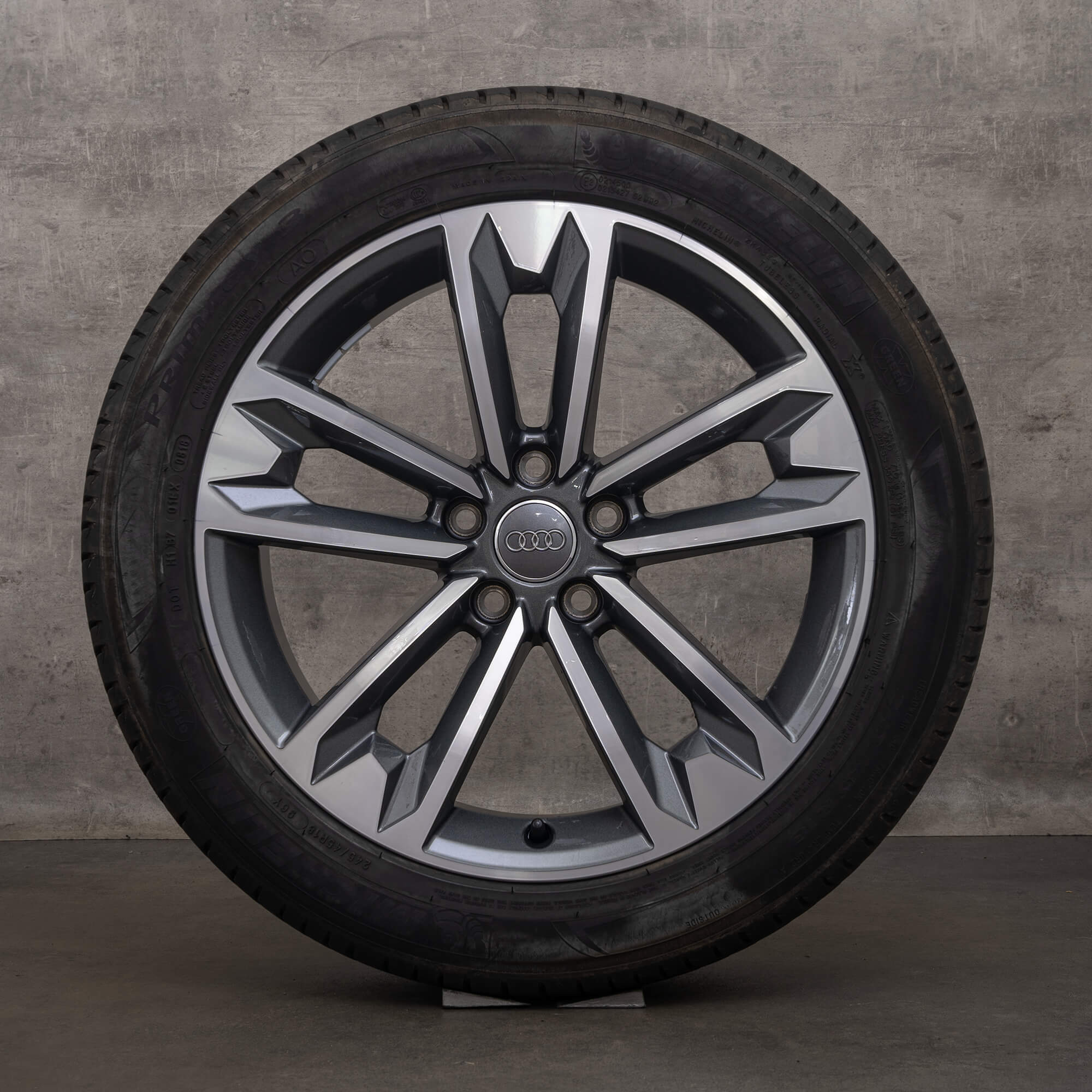 OEM Audi A4 rims 18 inch 8W B9 Allroad winter tires 8W9601025C titanium high-gloss wheels