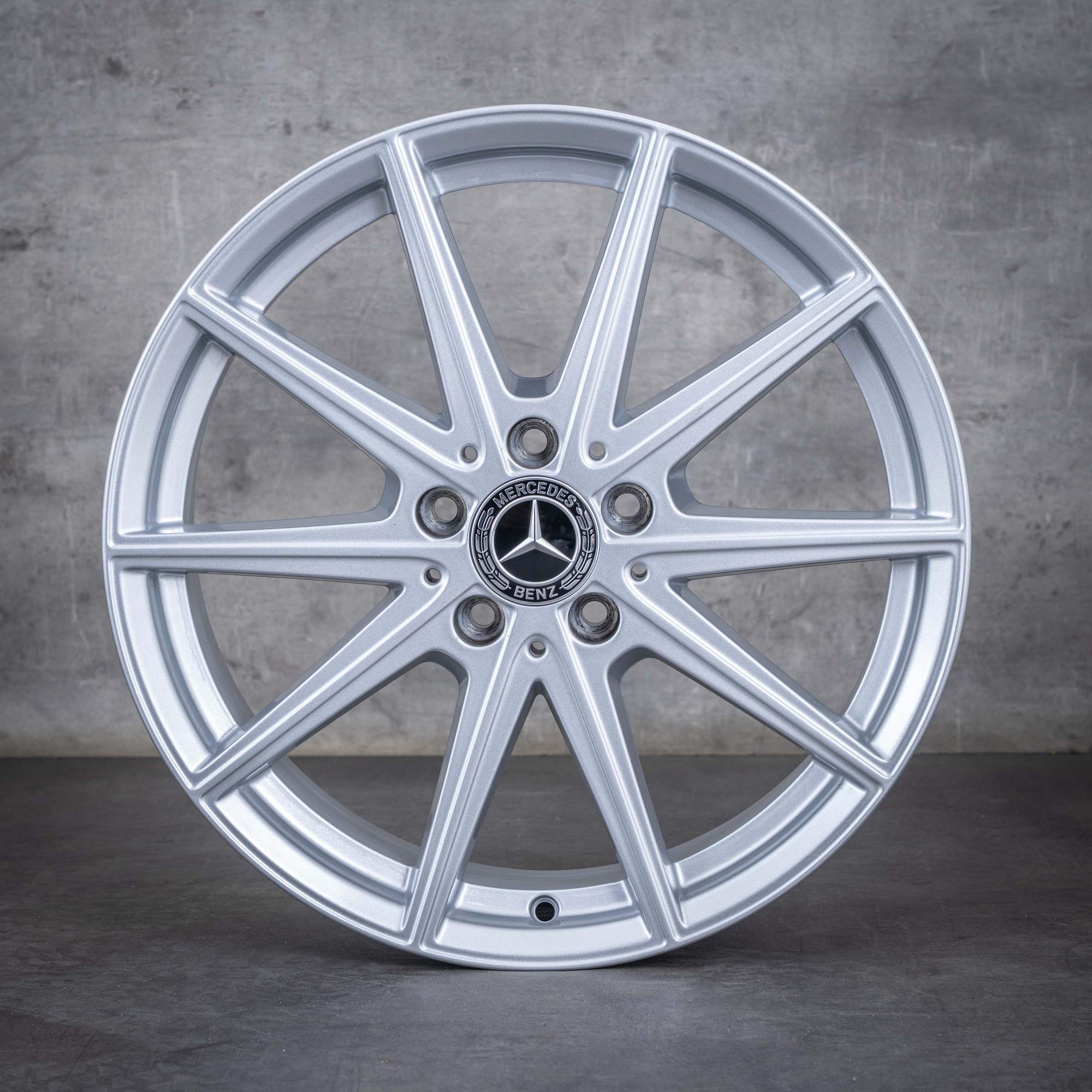 Alkuperäiset Mercedes Benz GLA vanteet 18 tuumaa C178 A1784010000 hopea kiiltävä