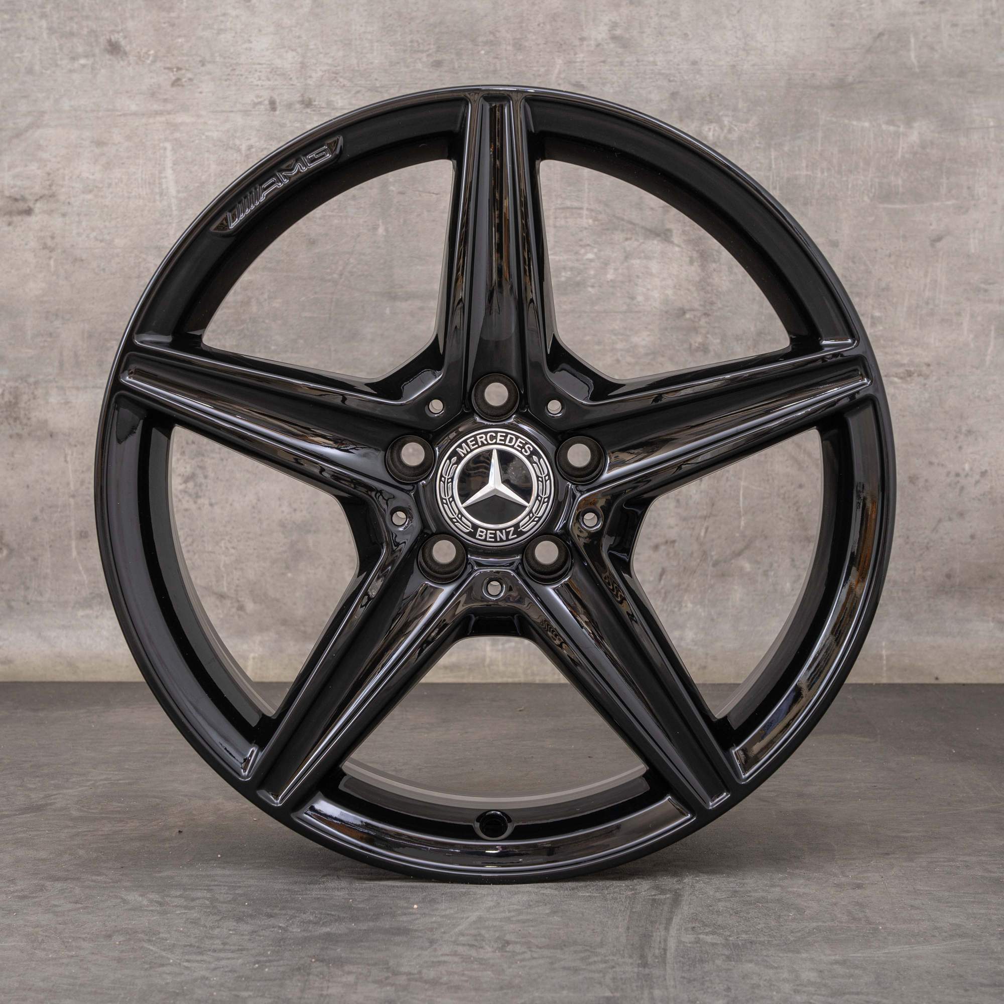 Alkuperäiset Mercedes Benz C-sarja C 43 AMG vanteet 18 tuumaa W205 C450 A2054014800 A2054011100 musta kiiltävä