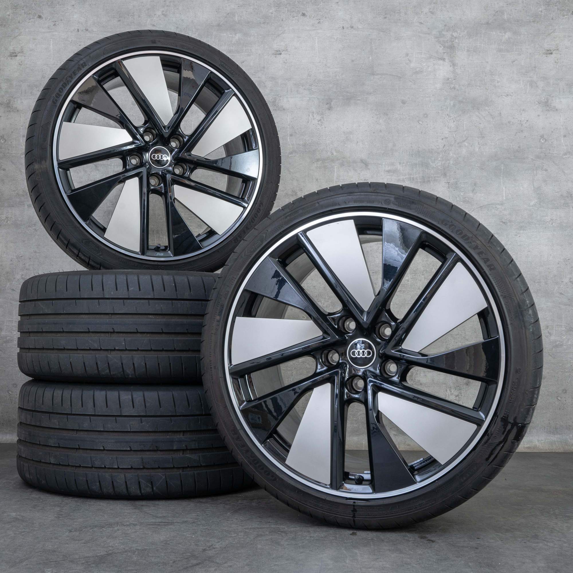 Originale Audi e-tron fælge 21 tommer GT RS FW sommerdæk trapezformet modul 4J3601025J 4J3601025K sort grå poleret