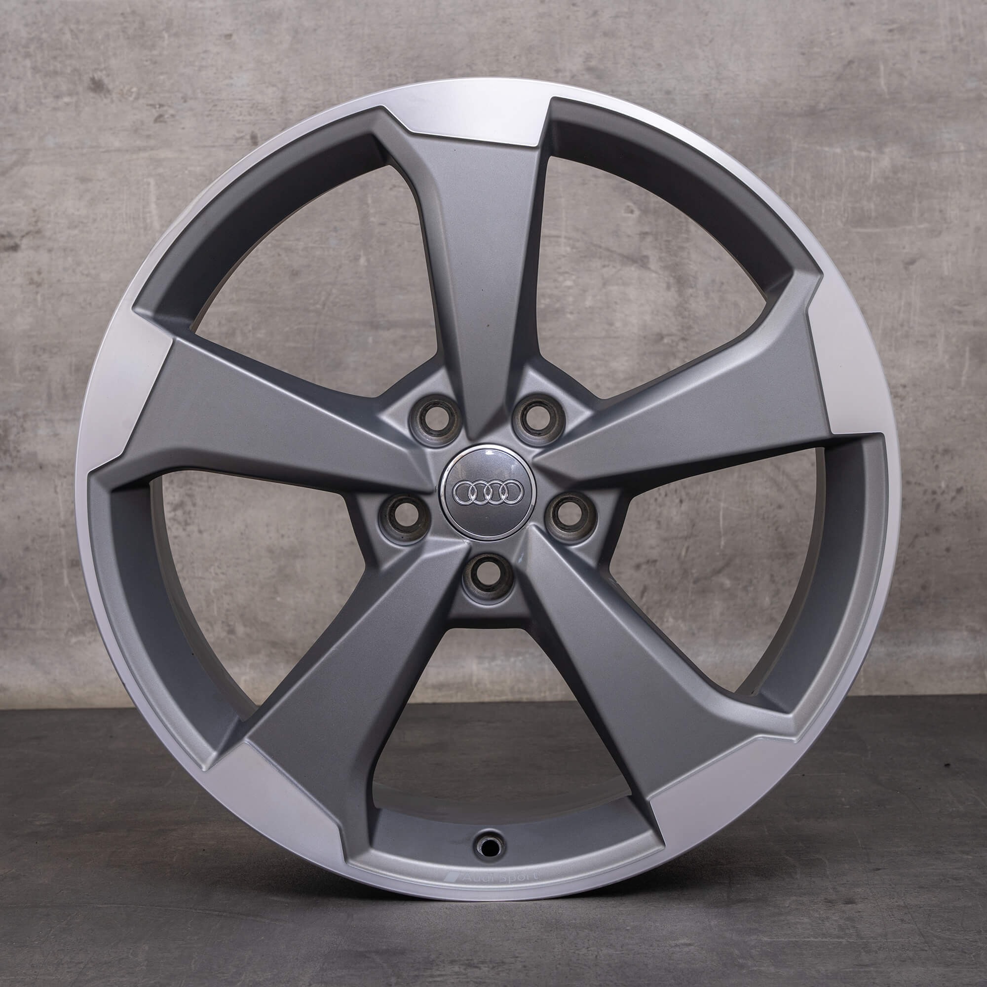 Llantas originales Audi de 19 pulgadas A3 S3 RS3 8V Rotor titanio mate pulido 8V0601025ET