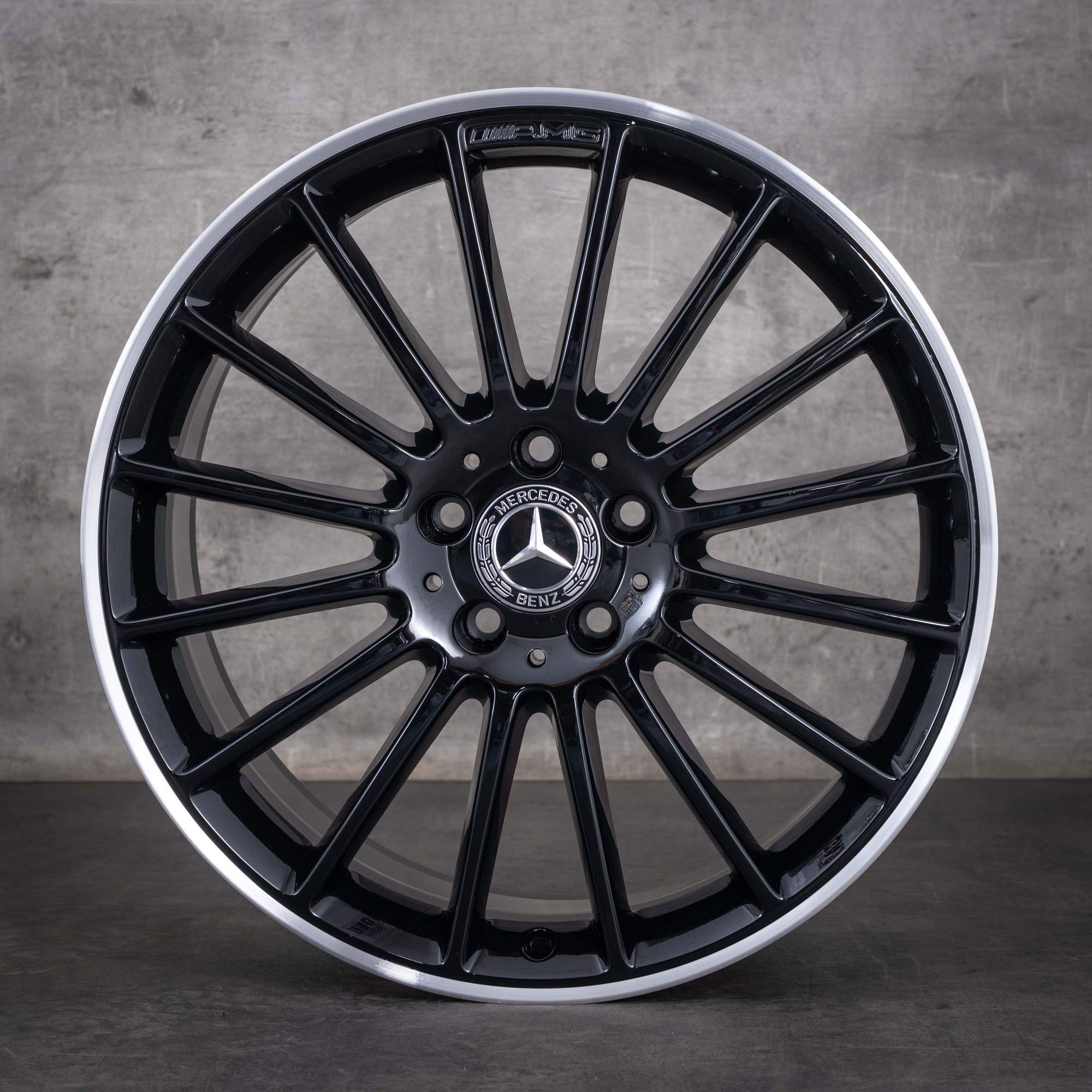 Oryginalne felgi Mercedes-Benz Klasy C C63 AMG 19 cali W204 S204 C204 A2044014802 A2044014902 czarne z diamond cut NOWE - felga 2 z 4