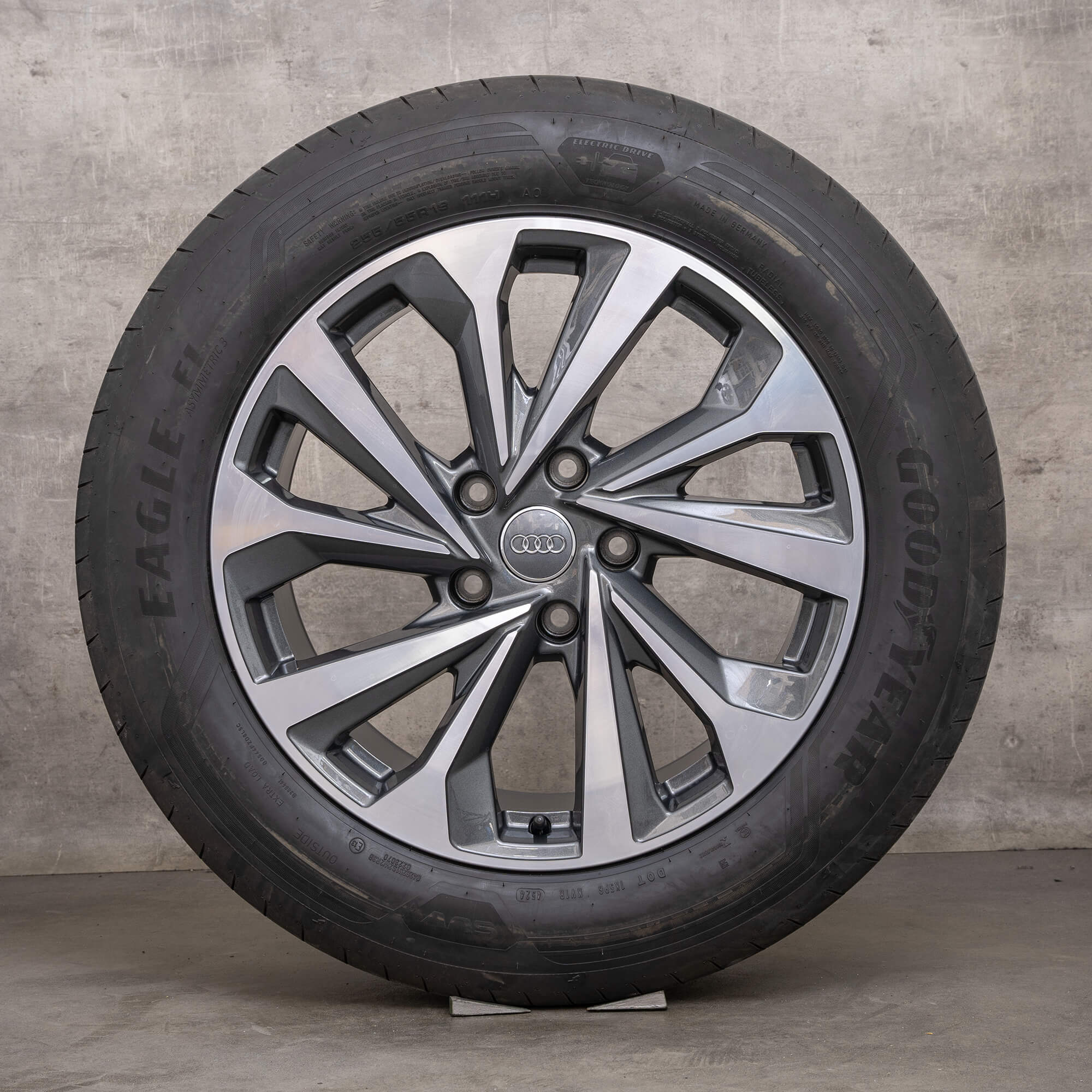 Original Audi Q6 SQ6 e-tron Felgen 19 Zoll GF Sommerräder 85H601025BM 85H601025BN graphitgrau glanzgedreht