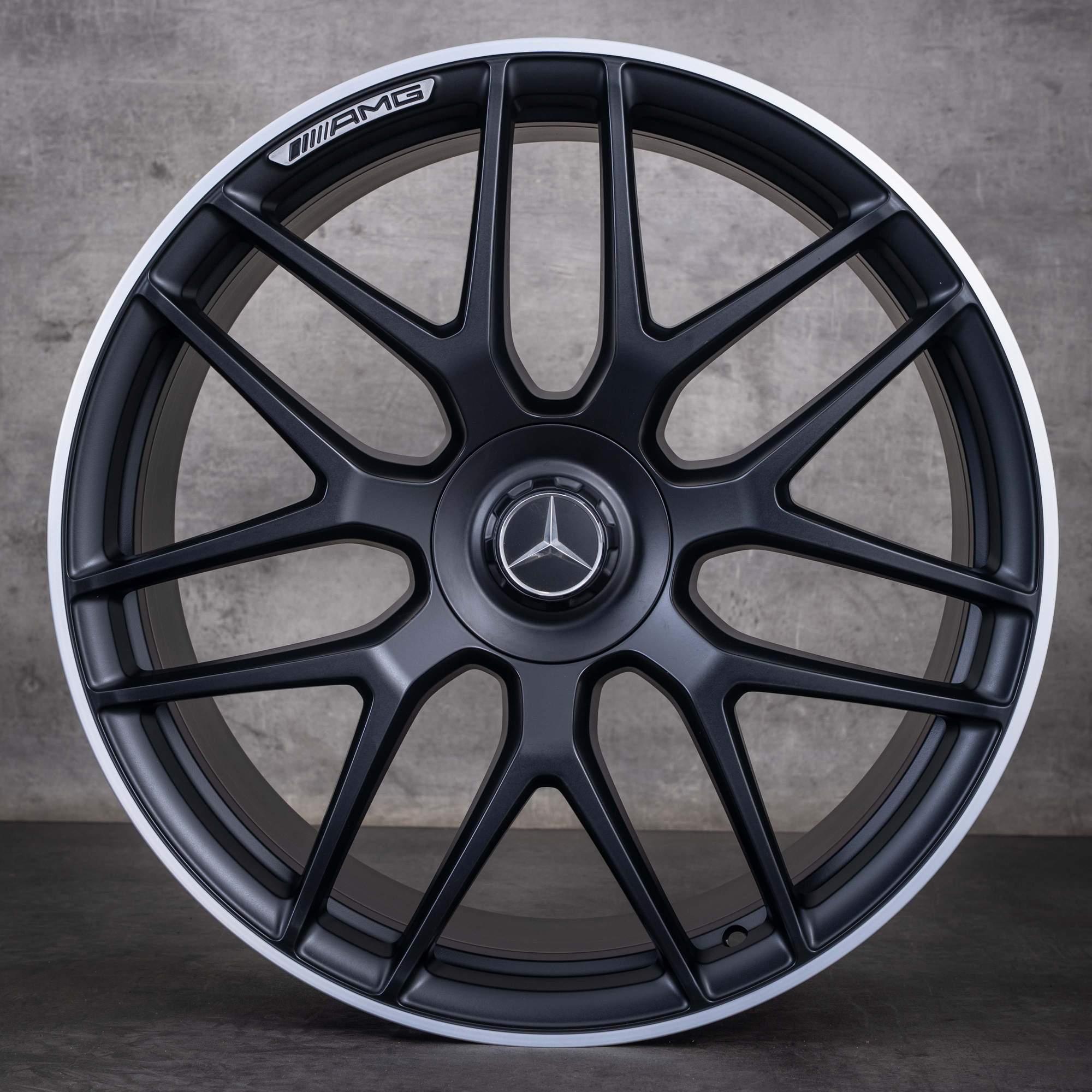 Original Mercedes AMG GLE 53-fälgar 22 tum W167 A1674015601 A1674015701 korsspaksdesign matt svart frontpolerad NY
