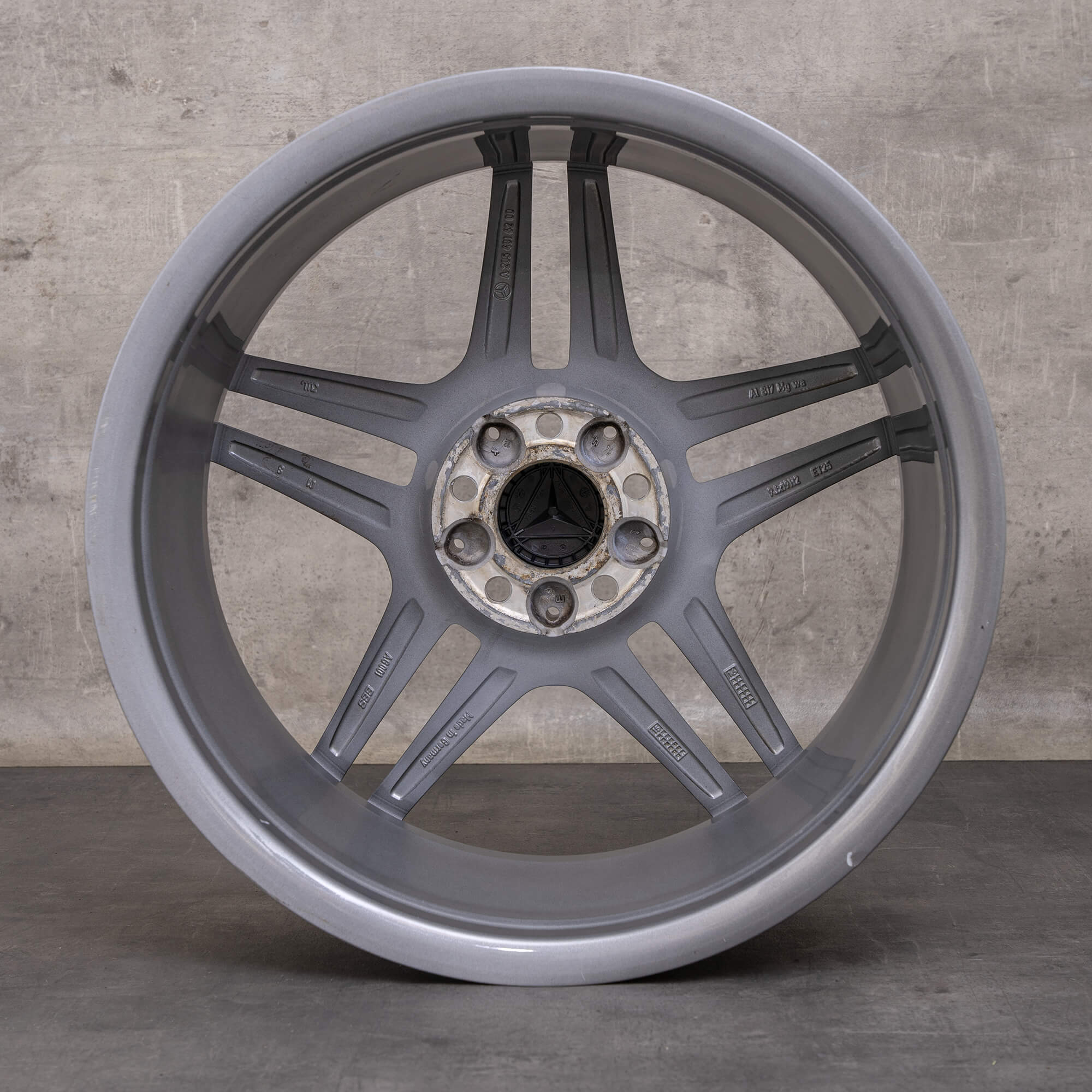 Orijinal Mercedes Benz C-Serisi C63 & S AMG Jant 19 inç C205 A205 A2054016200 himalaya gri parlak tornalanmış