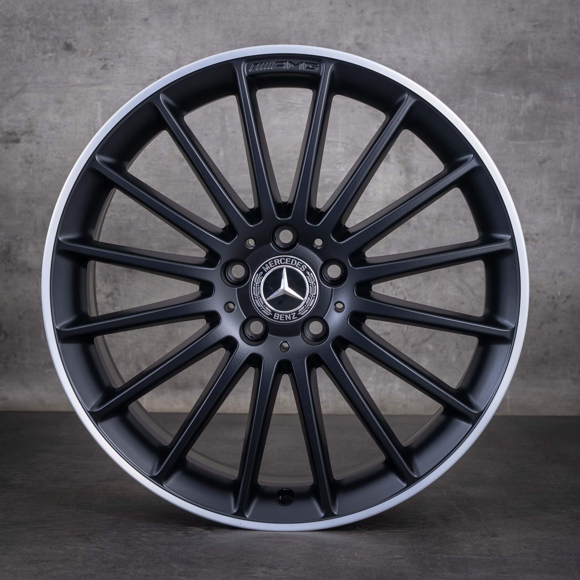 Alkuperäiset Mercedes-Benz A-sarjan A 45 ja CLA 45 AMG -vanteet 19 tuumaa W176 C117 X117 A1764010502 mattamusta diamond cut UUDET
