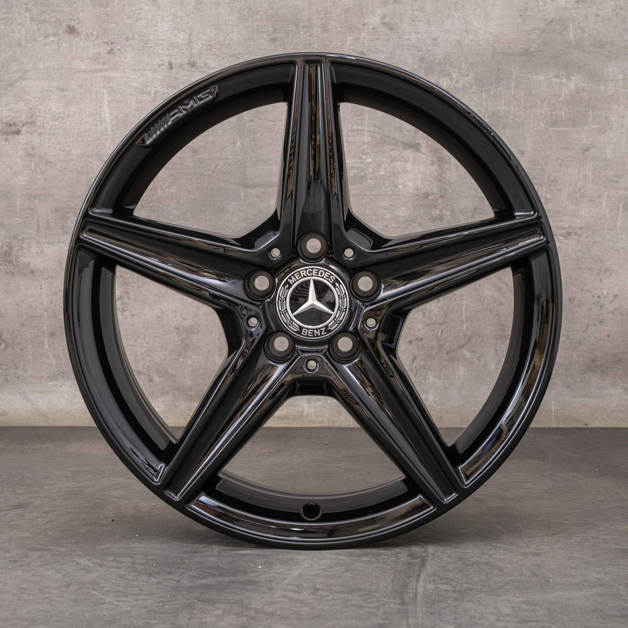 Alkuperäiset Mercedes Benz C-sarja C 43 AMG vanteet 18 tuumaa W205 C450 A2054014800 A2054011100 musta kiiltävä