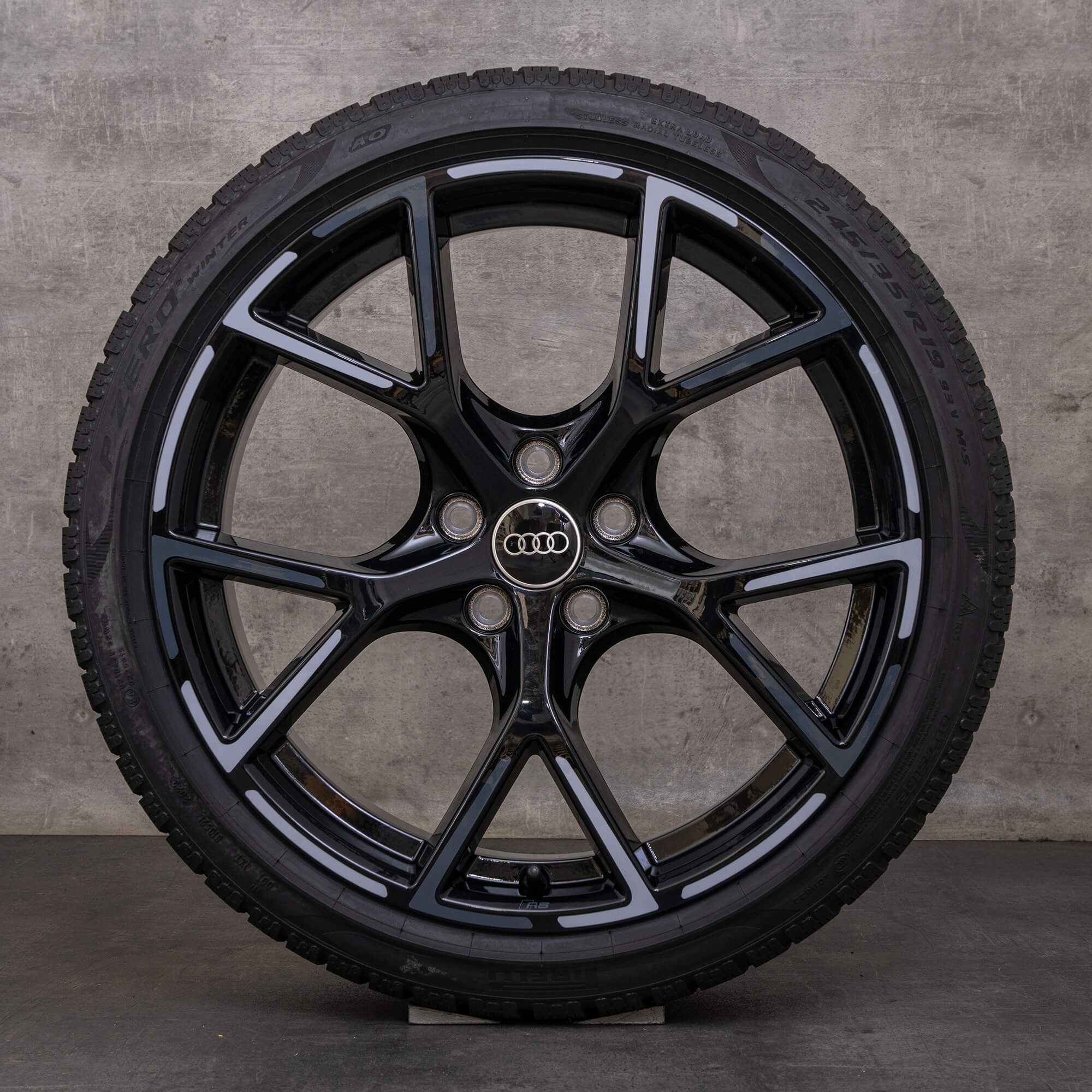 Oryginalne koła zimowe Audi RS3 19 cali 8Y RS felgi 8Y0601025BP 8Y0601025BQ czarny srebrny błyszczący