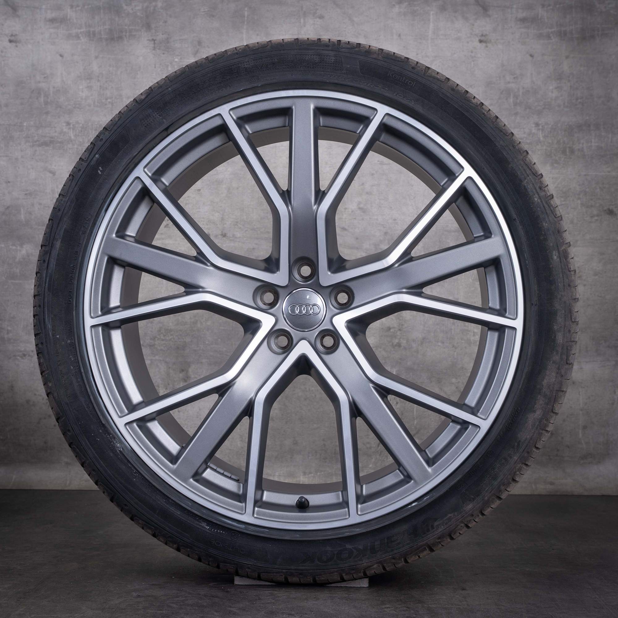Oryginalne felgi Audi Q7 SQ7 22 cale 4M – opony letnie 4M0601025AG tytan matowy z efektem diamond cut