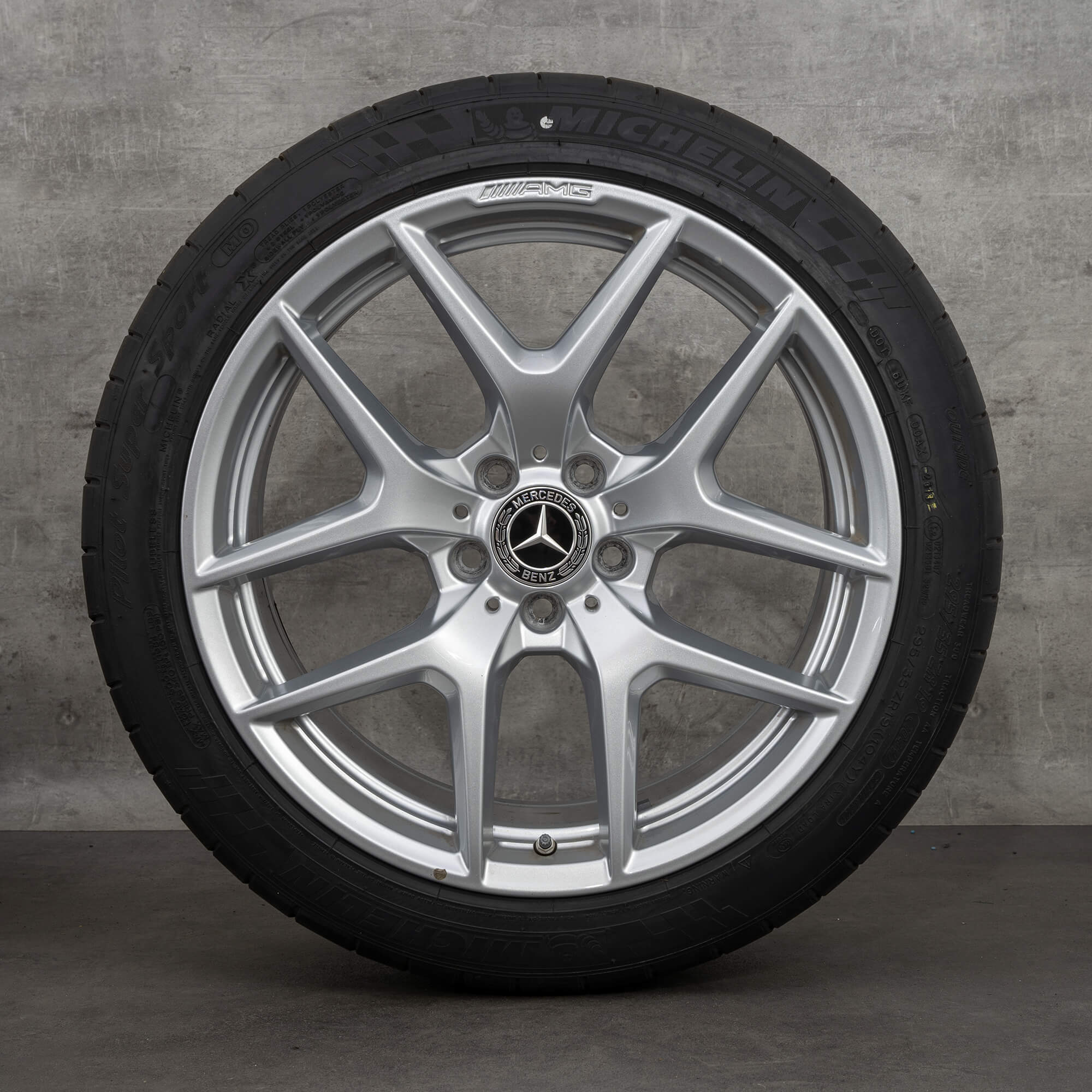 Oryginalne felgi Mercedes-Benz AMG GT 190 19 cali C190 R190 opony letnie A1904010300 A1904010400 srebrne