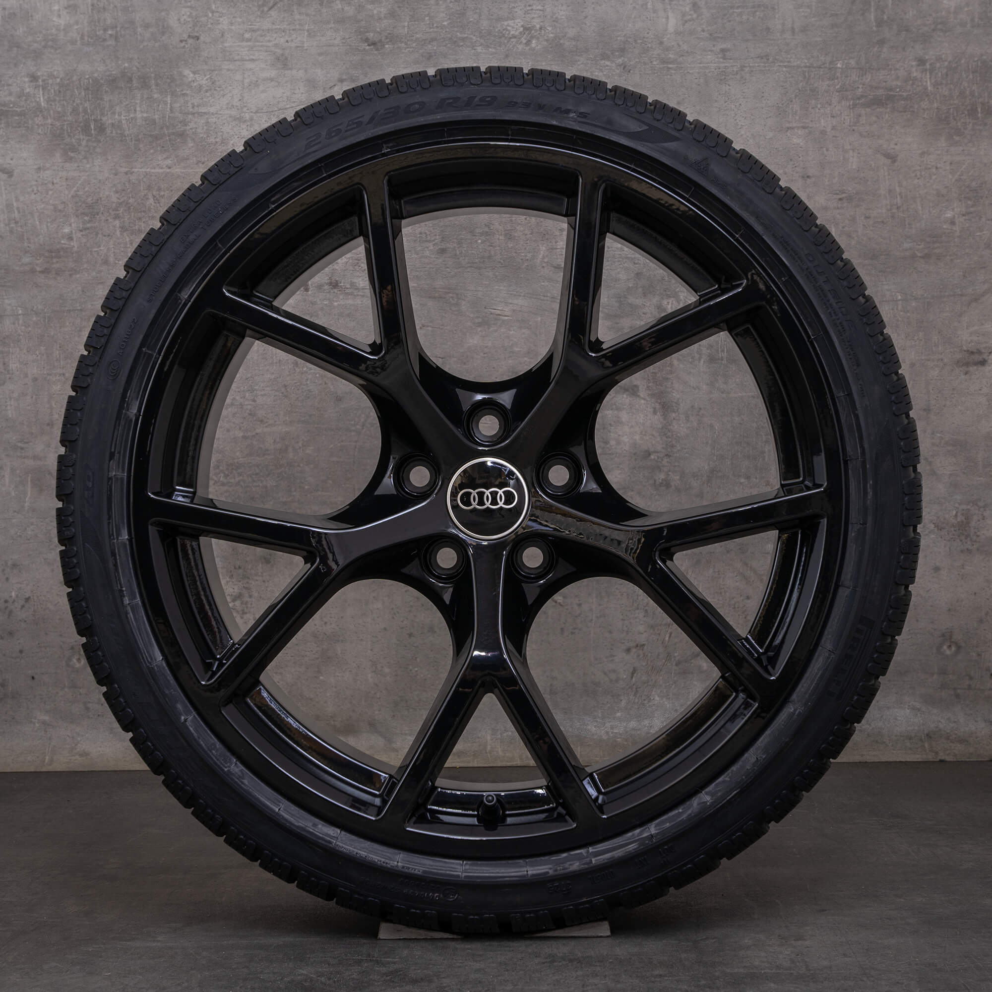 Original zimní pneu s disky Audi RS3 19" 8Y RS ráfky na auto 8Y0601025BP 8Y0601025BQ černé lesklé