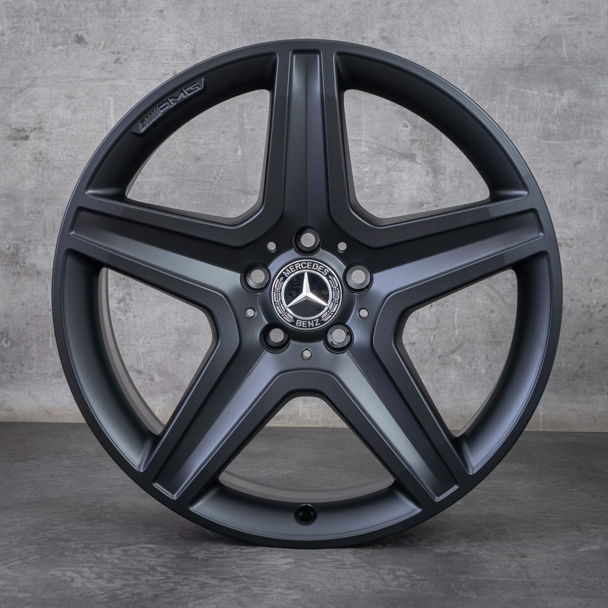 Alkuperäiset AMG Mercedes Benz GLA & 45 vanteet 19 tuuman X156 A1564010600 musta matta.