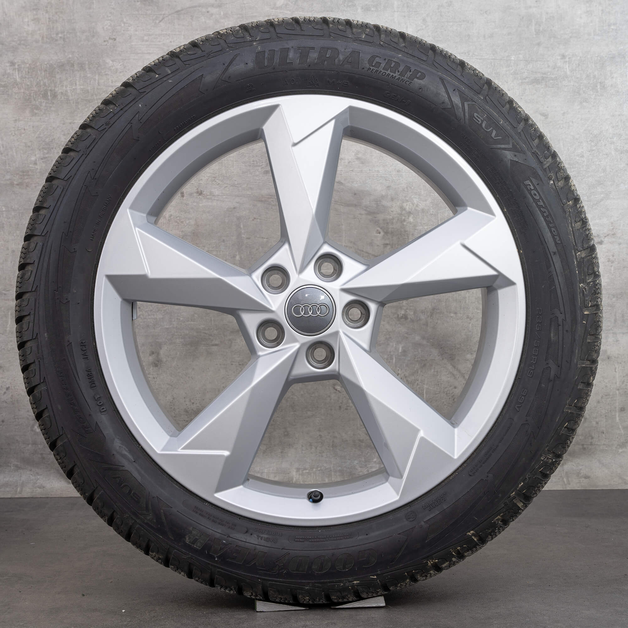 Audi 19 tuuman Q3 II F3 -vanteet talvirenkaat Dynamic 83A601025N