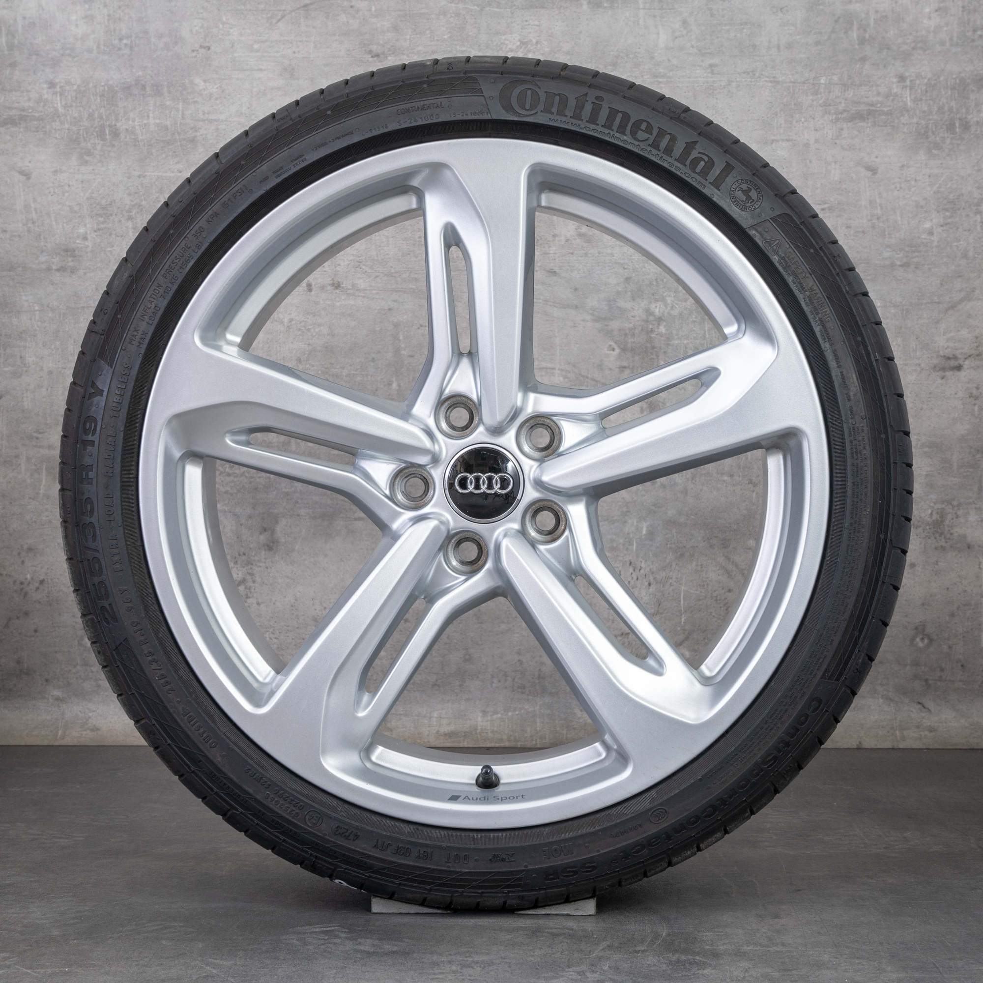 Alkuperäiset Audi A5 S5 vanteet 19 tuuman F5 8W B9 kesäpyörät 8W0601025CD Blade Design hopea kiiltävä