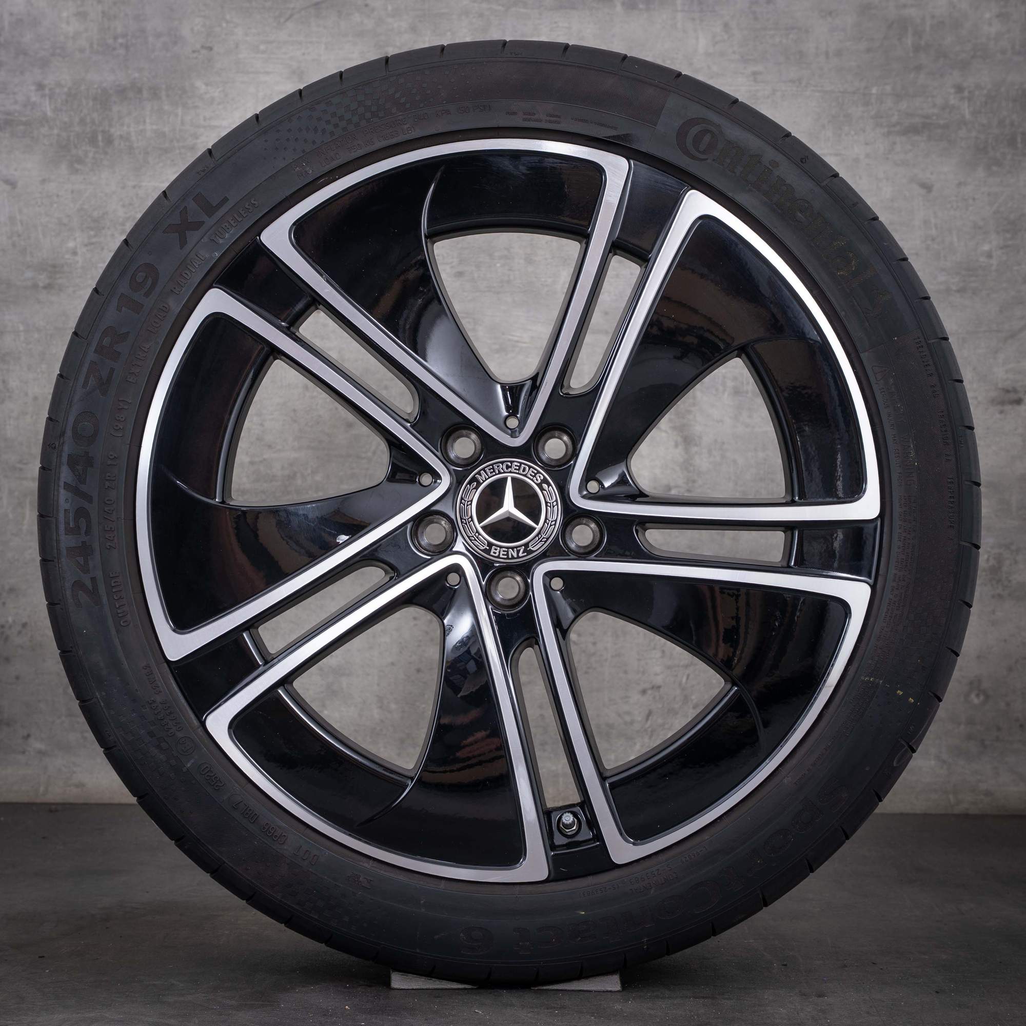 Originele Mercedes-Benz CLE winterbanden op velg 19 inch A236 C236 velgen A2364014100 A2364014300 zwart met diamond cut