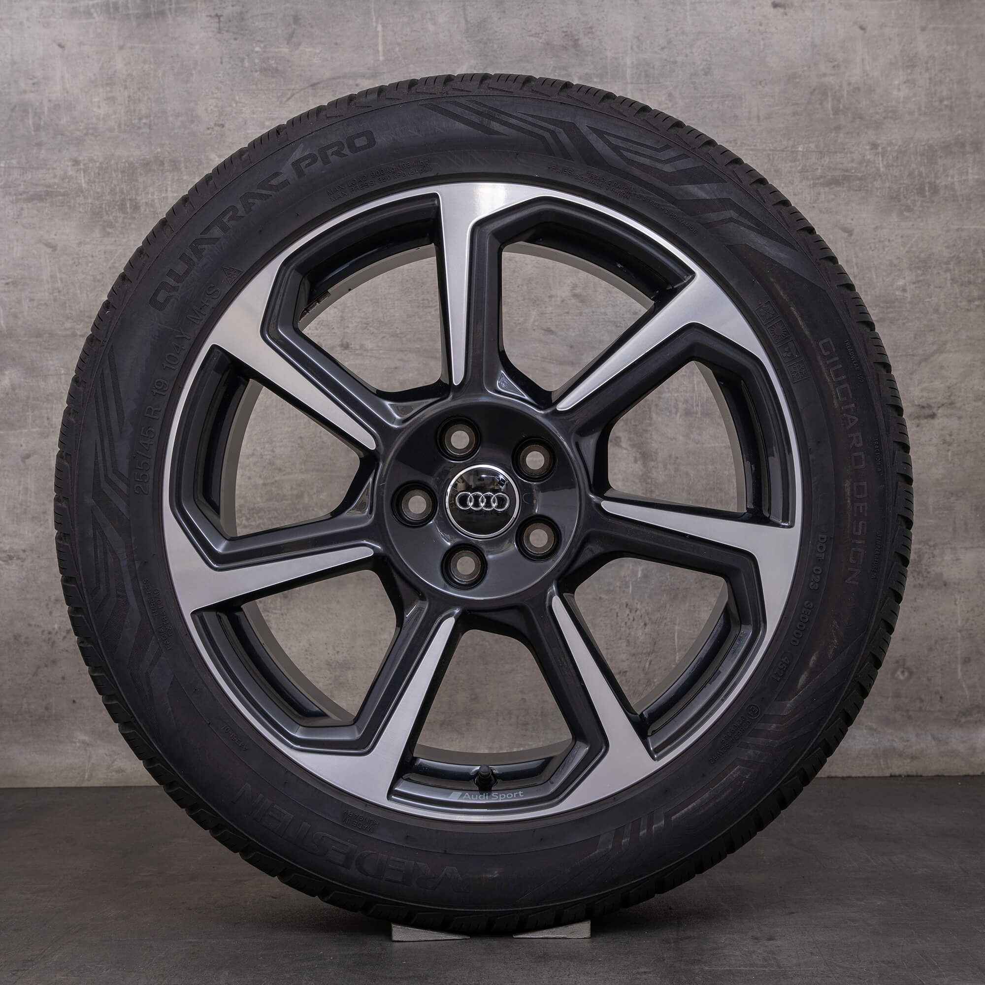 Original Audi Q3 fälgar / fälg 19 tum F3 Helårsdäck 83A601025D Rotor titan polerad