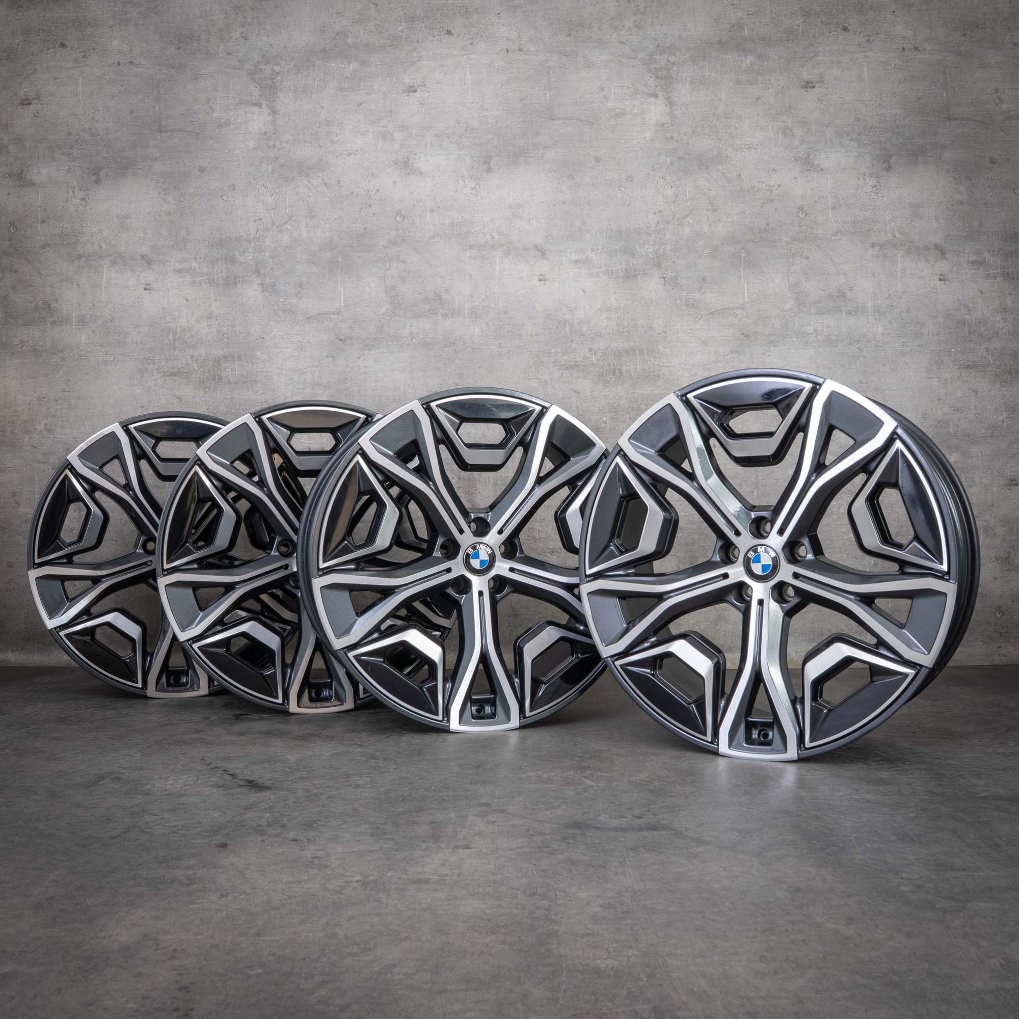 Oryginalne felgi BMW iX 22 cale i20 Styling 1020 5A02658 orbit grey polerowane