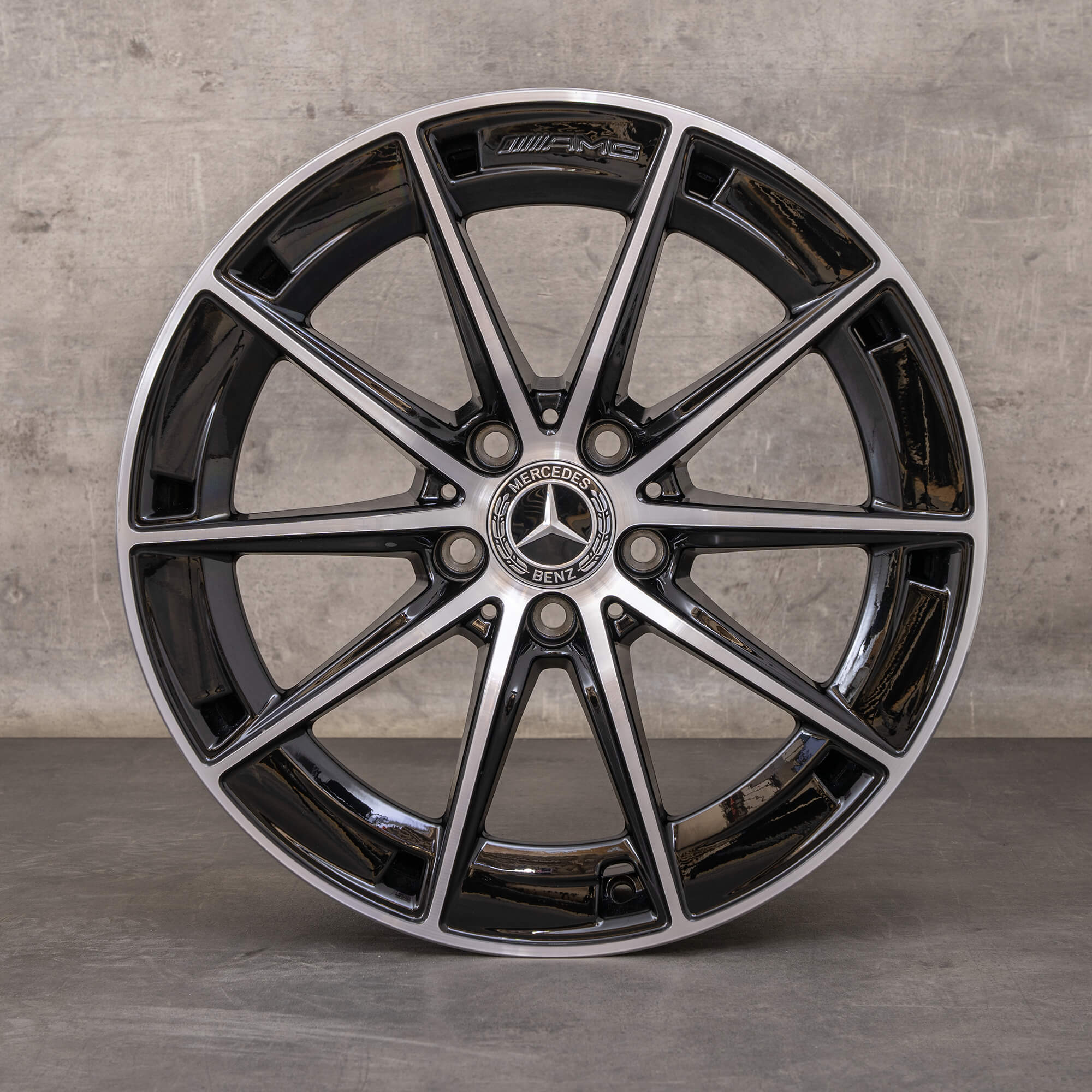 Alkuperäiset Mercedes Benz CLA 35 AMG vanteet 18 tuumaa C118 A1184010500 musta kiillotettu