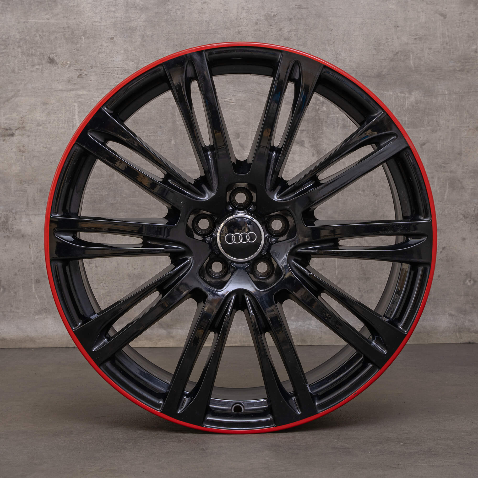 Originale Audi A8 S8 hjul 20 tommer 4H 4N 4H0601025AG svart med rød felg