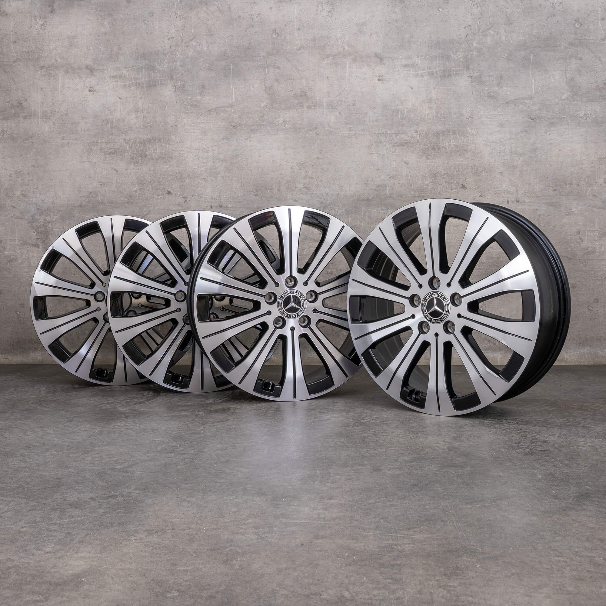 Alkuperäiset Mercedes Benz EQA EQB vanteet 18 tuuman H243 X243 A2434010000 musta kiillotettu.
