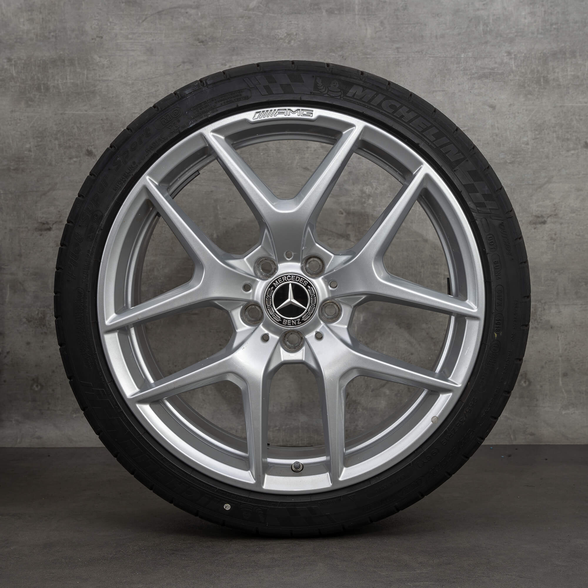 Oryginalne felgi Mercedes-Benz AMG GT 190 19 cali C190 R190 opony letnie A1904010300 A1904010400 srebrne