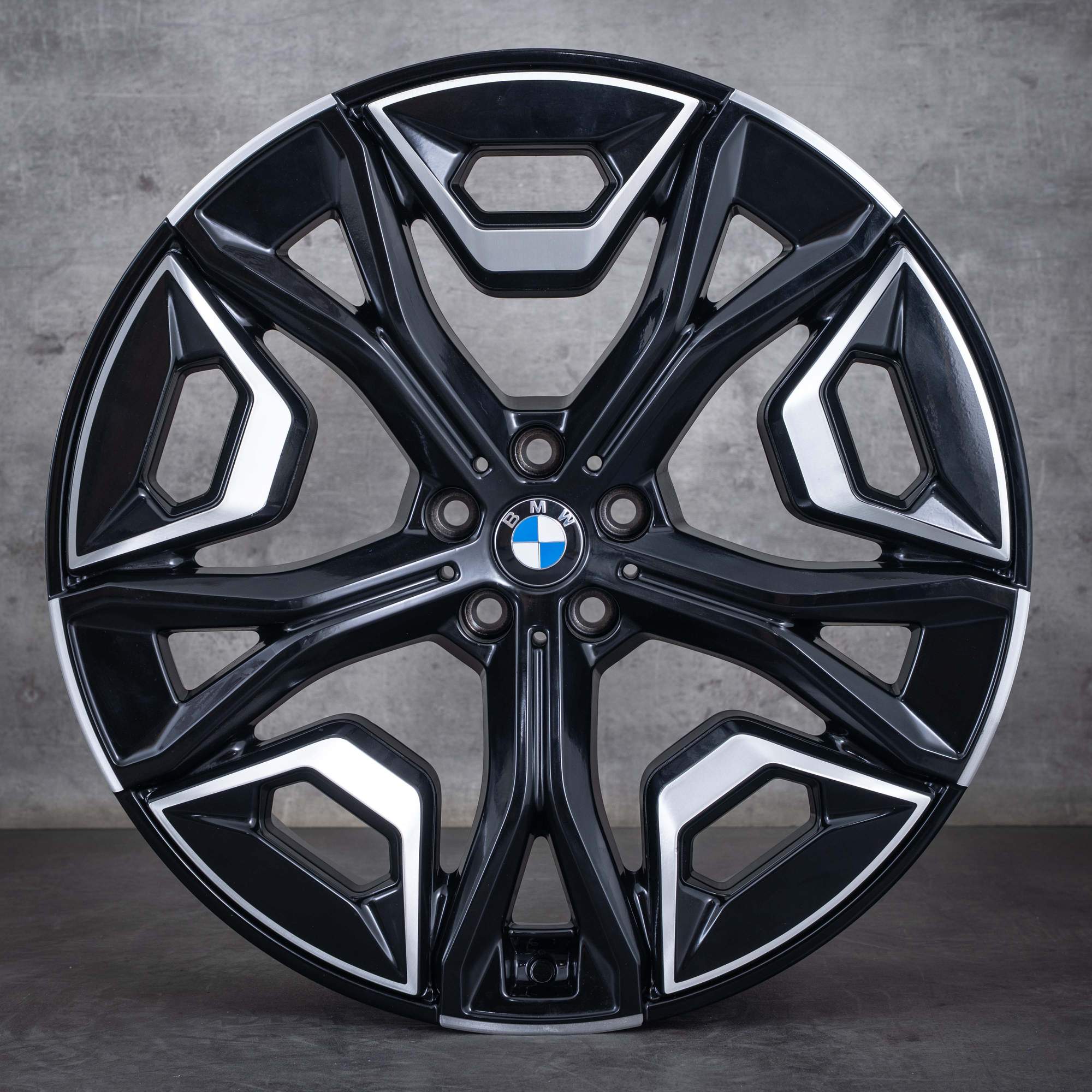 Oryginalne felgi BMW iX 22 cale i20 letnie koła stylizowane 1020 5A02658 czarne polerowane toczone