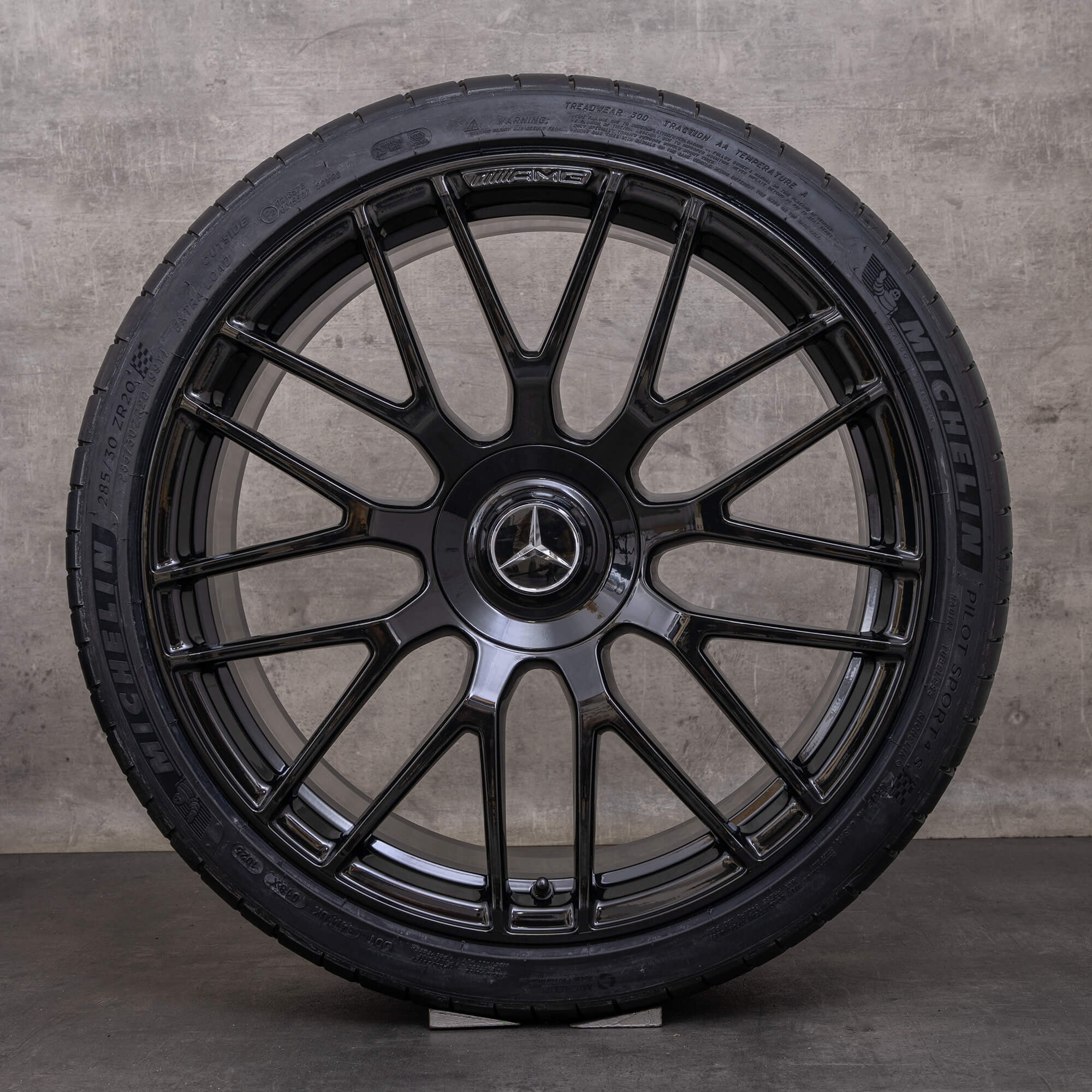 Original Mercedes Benz C-klass C63 & S AMG fälgar 19 20 tum C205 A205 sommarhjul A2054015900 A2054016100 svart glansig