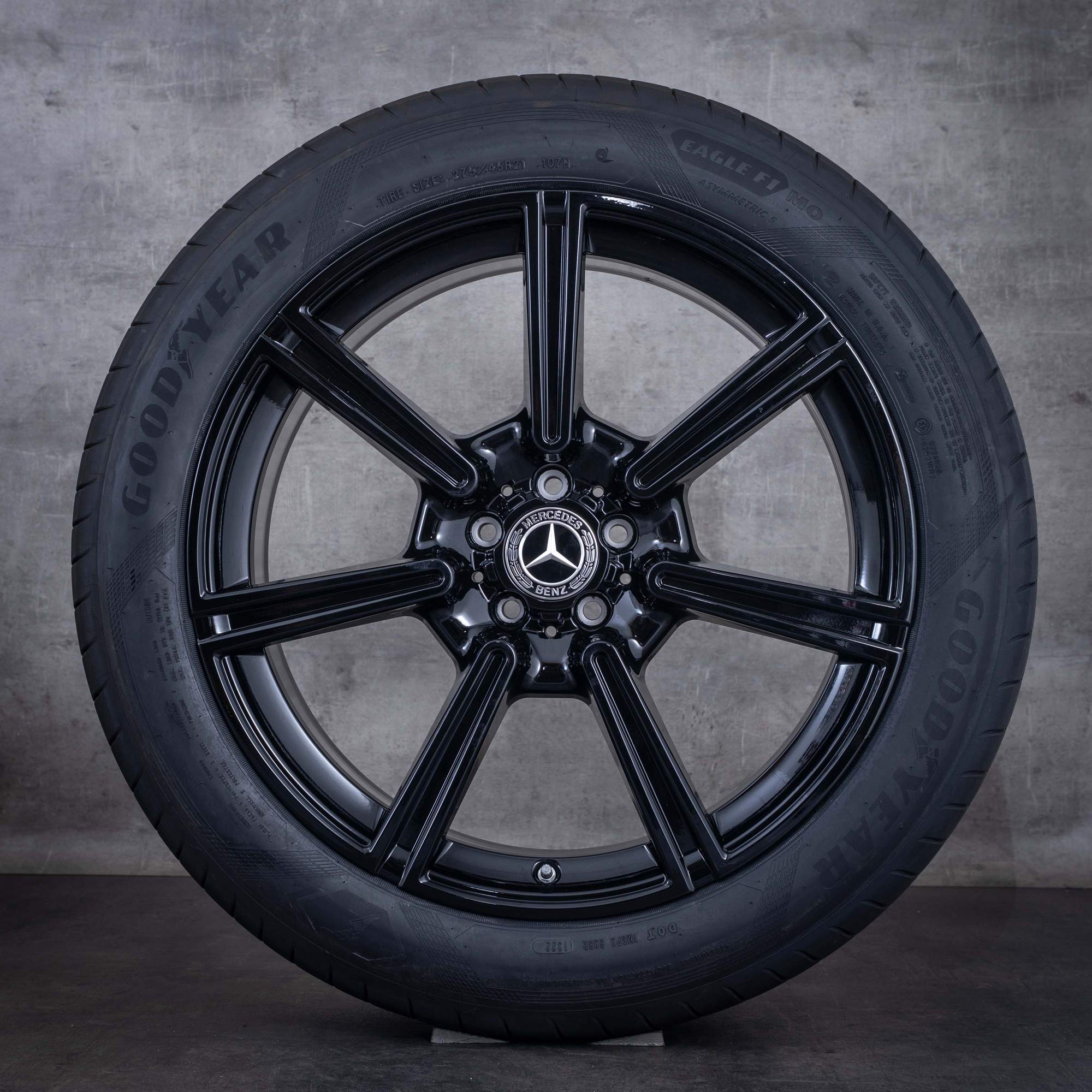 Pneumatiques hiver d'origine Mercedes-Benz EQS 21 pouces X296 SUV A2964010100 noir brillant - roue 1 sur 4