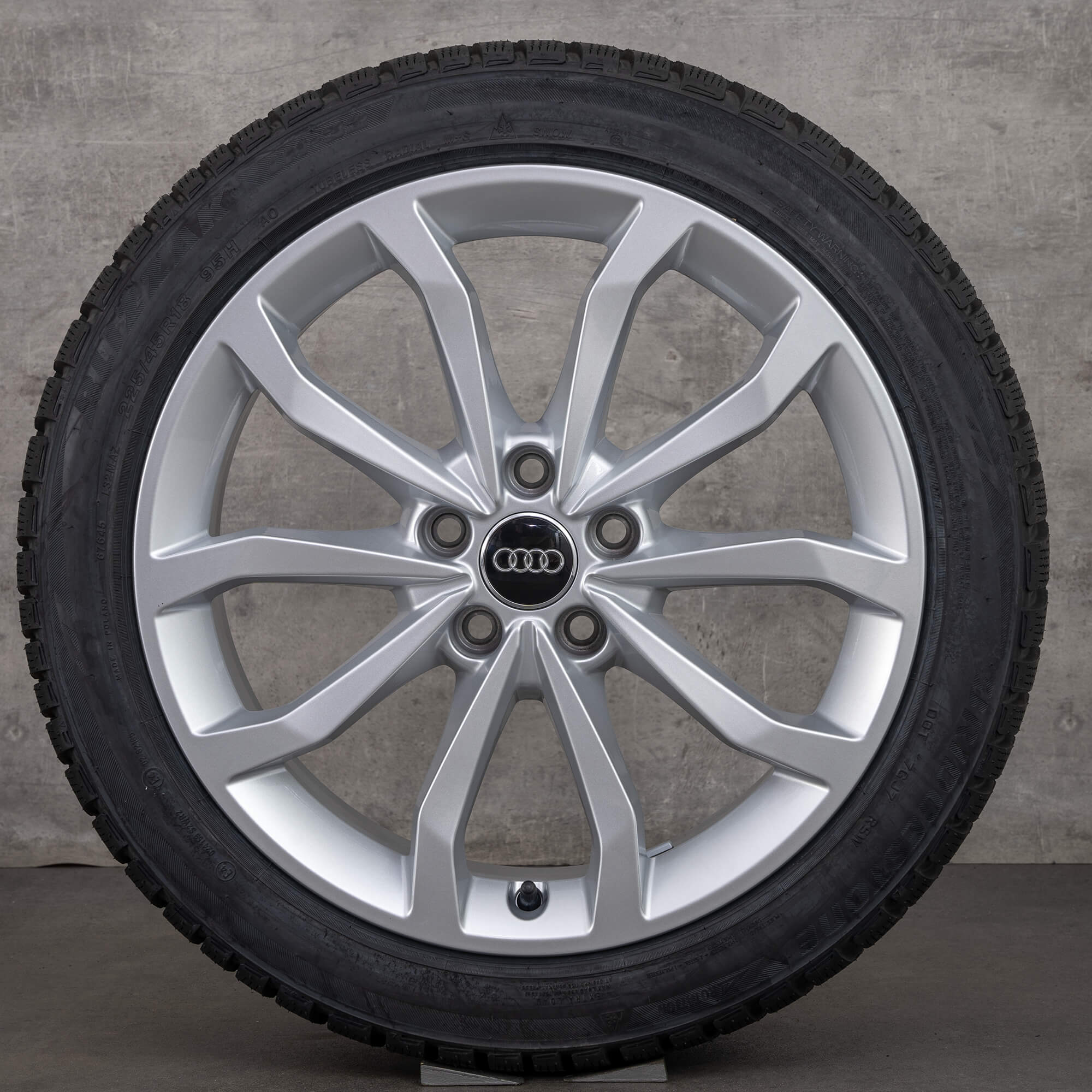 Audi A4 S4 B9 8W pneus hiver roues 18 pouces 8W0601025ED