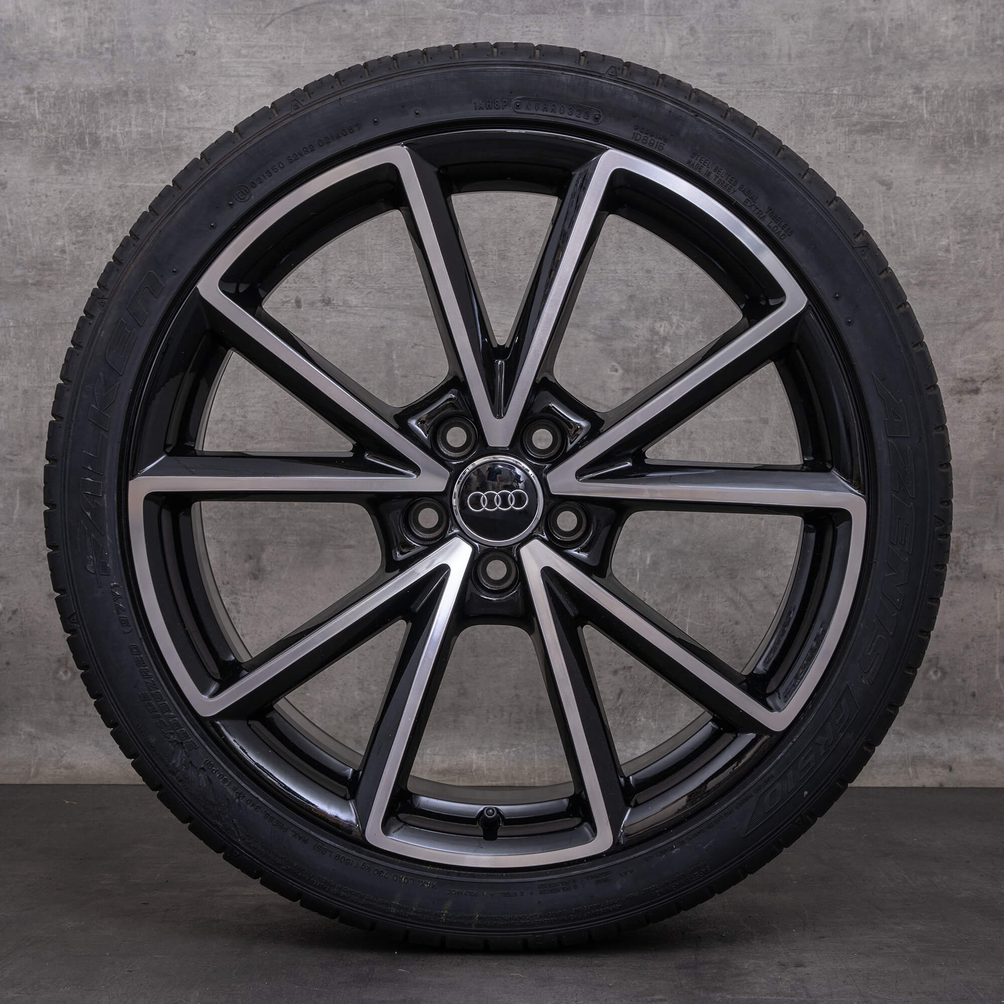 Alkuperäiset Audi Q3 RSQ3 vanteet 20 tuuman 8U kesäpyörät 8U0601025AK musta kiillotettu käännetty.