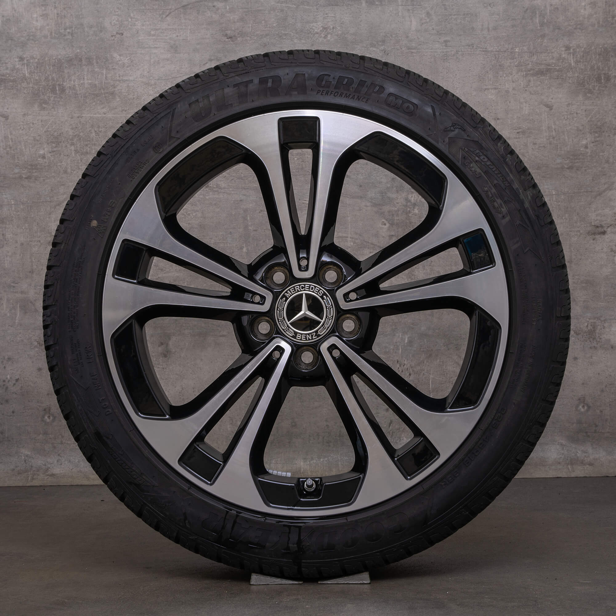 Alkuperäiset Mercedes Benz C-sarjan talvirenkaat 18 tuuman W206 S206 vanteet A2064016200 musta kiillotettu