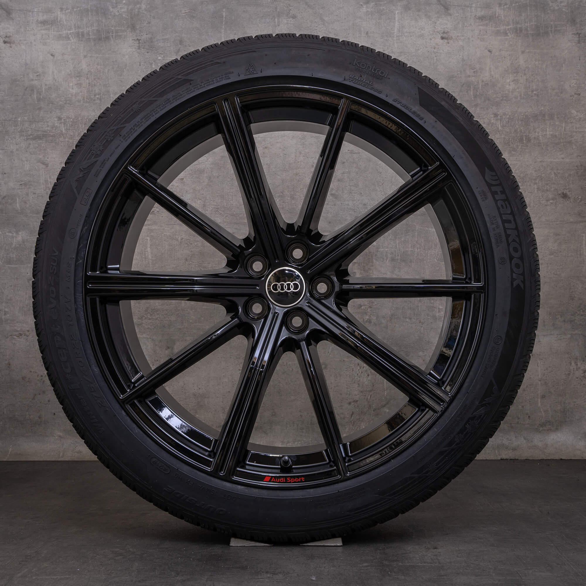 Oryginalne koła zimowe do Audi RSQ8 22 cale felgi 4M8 RS 4M8601025AM czarne z połyskiem